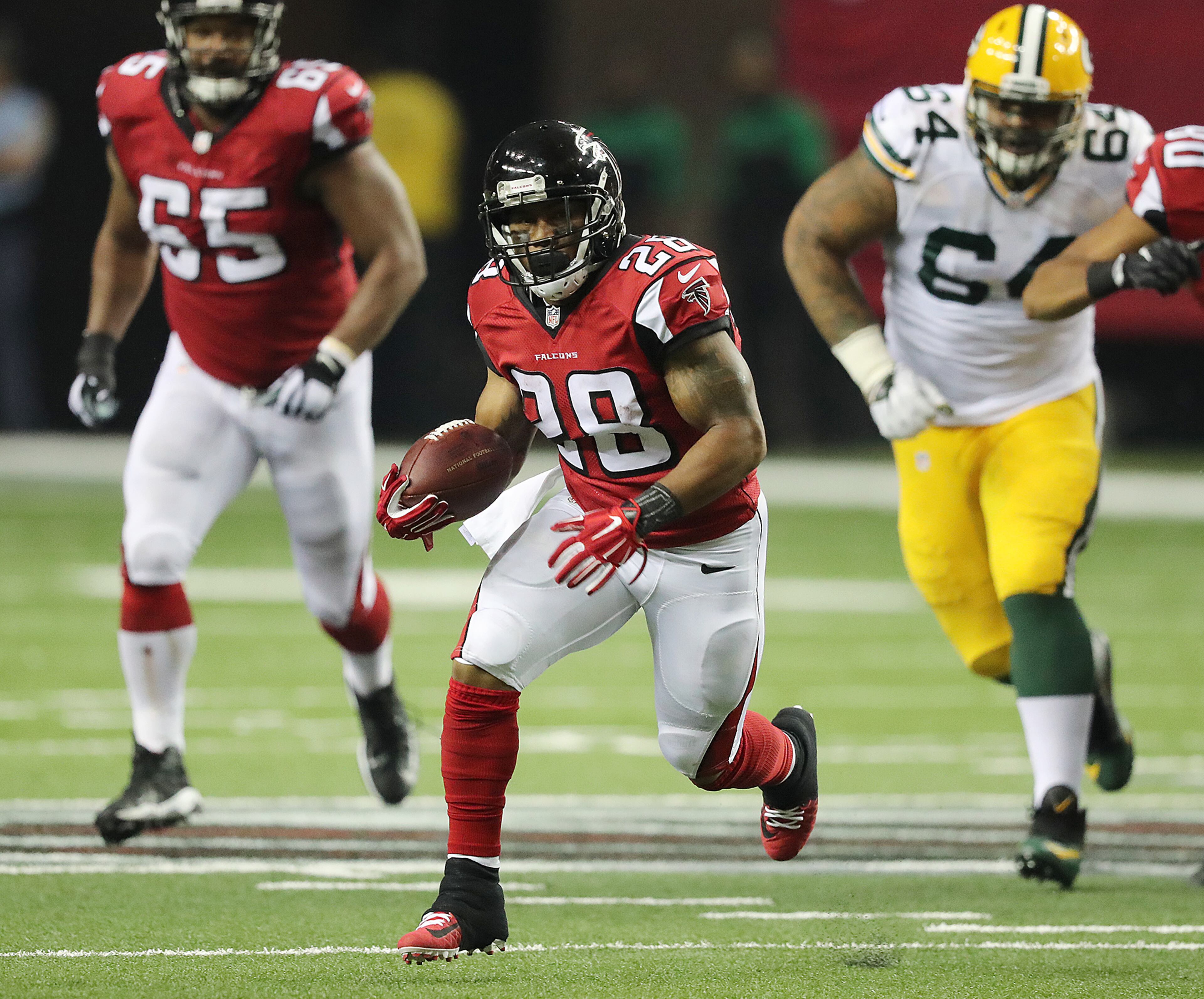 October 30, 2016 ATLANTA: Falcons running back Terron Ward picks up a first down against the Packers during the second half in an NFL football game on Sunday, Oct. 30, 2016, in Atlanta. Curtis Compton /ccompton@ajc.com