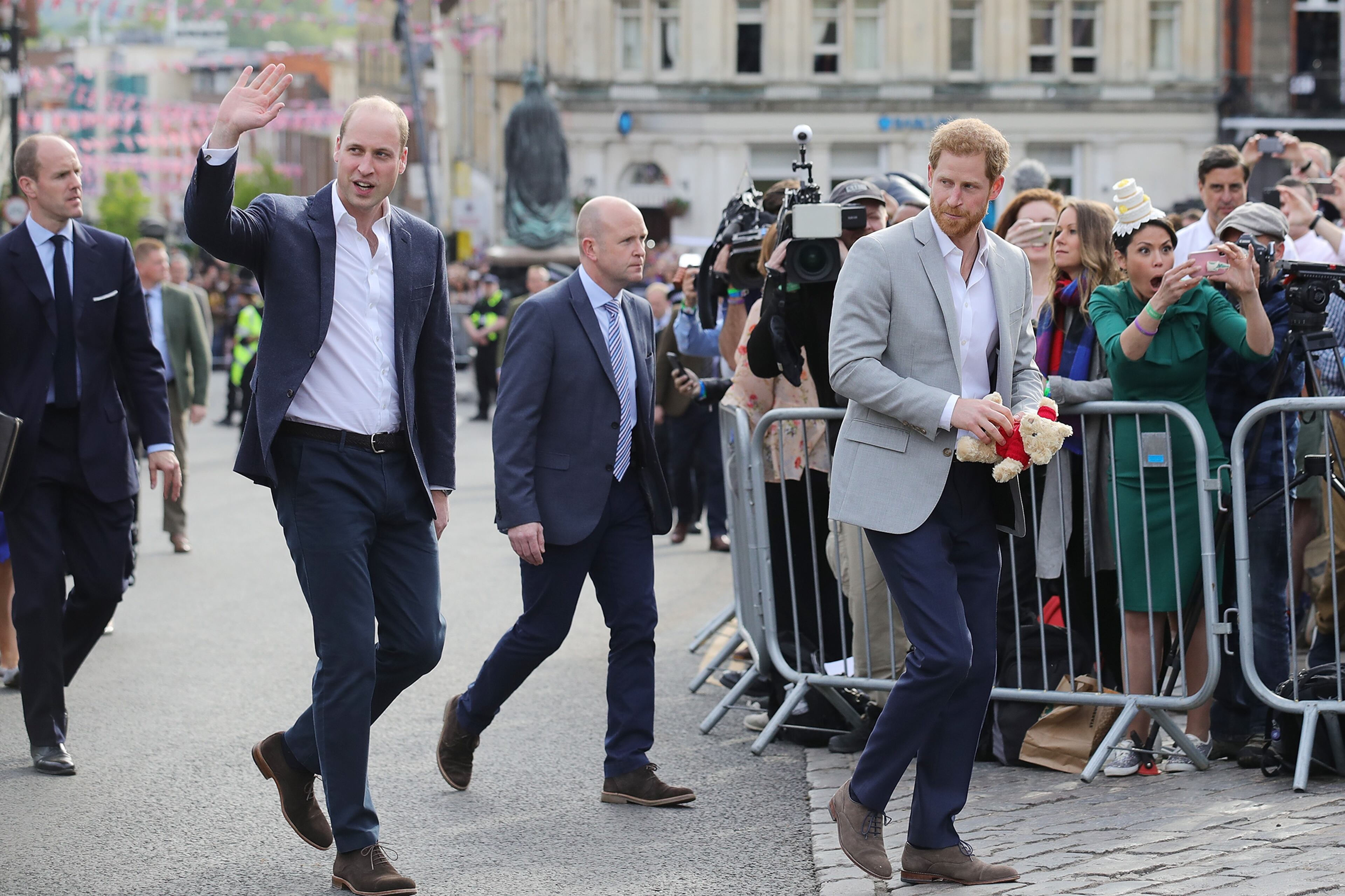 WINDSOR, ENGLAND - MAY 18: (L-R) Prince William, Duke of Cambridge and Prince Harry embark on a walkabout ahead of the royal wedding of Prince Harry and Meghan Markle on May 18, 2018 in Windsor, England. (Photo by Chris Furlong/Getty Images)