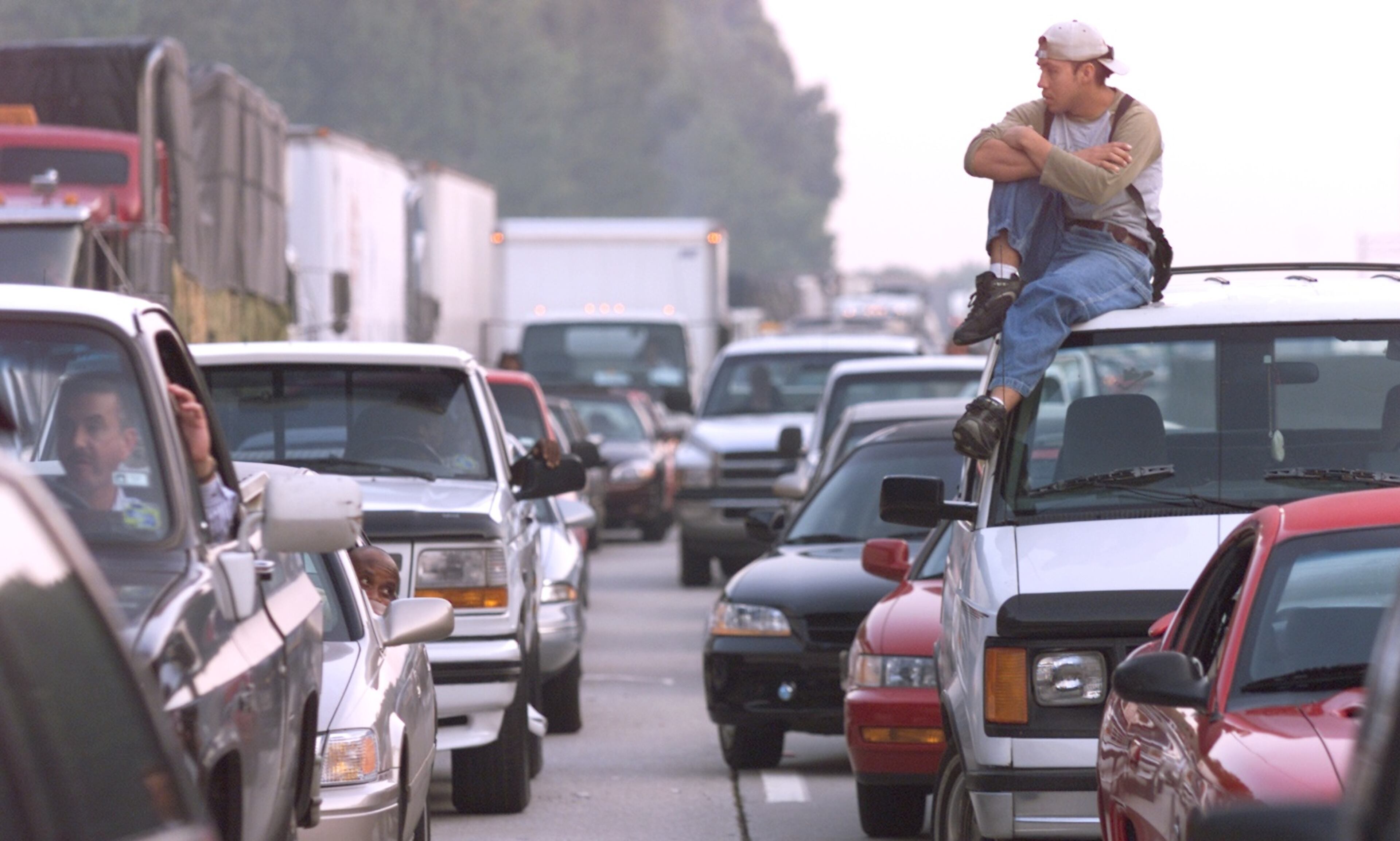 000915-09/15/00-JOHN SPINK/staff-ATLANTA/FULTON COUNTY- A tractor trailer traversed across several lanes striking a median wall, flipping over and catching fire south of Lakewood Freeway and just north of Camp Creek Parkway on southbound I-285. The driver was transported to the hospital with minor injuries. The accident which happend just after 6 AM stood traffic still on the southbound lanes until 2 lanes were opened up sometime around 9AM. Here brick mason, Gerardo Ferreira didn't make it to work on time getting stuck just after the accident happend. The driver drove for R.L. Carriers.