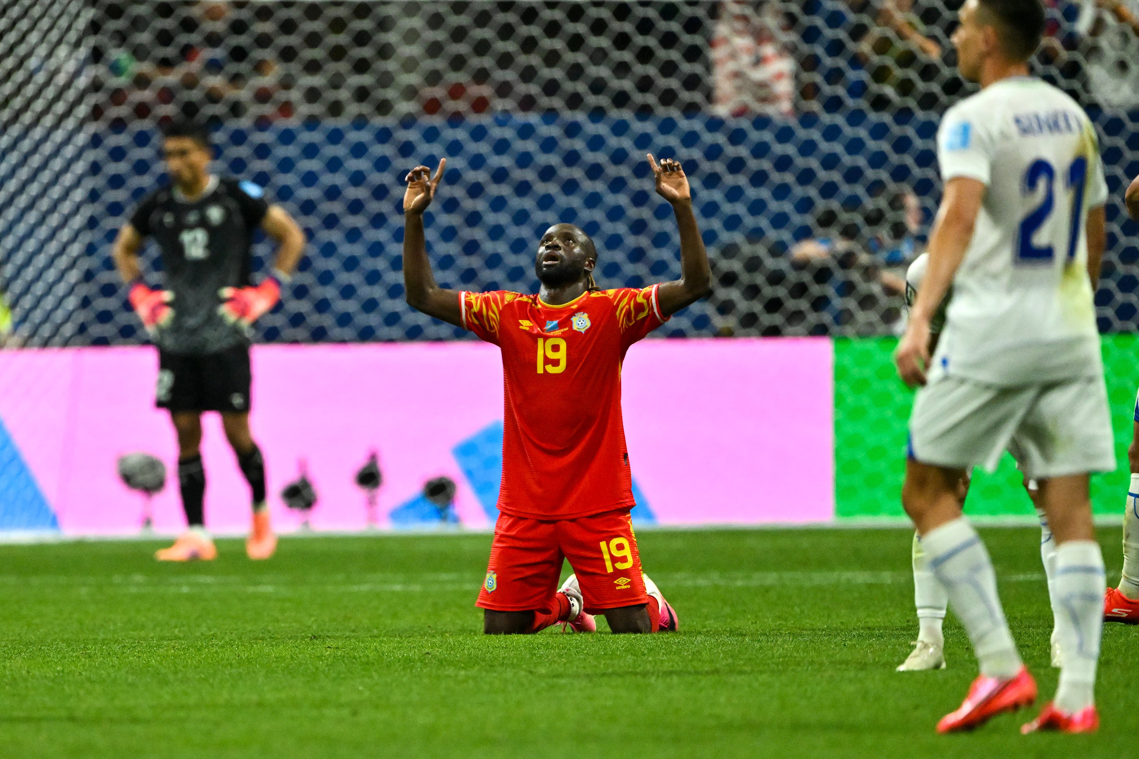 DR Congo forward Fiston Mayele (19) celebrates a 3-1 win over Uzbekistan after a FIFA World Cup match at Atlanta Stadium (Mercedes-Benz Stadium) on Saturday, June 27, 2026, in Atlanta. (Hyosub Shin/AJC)