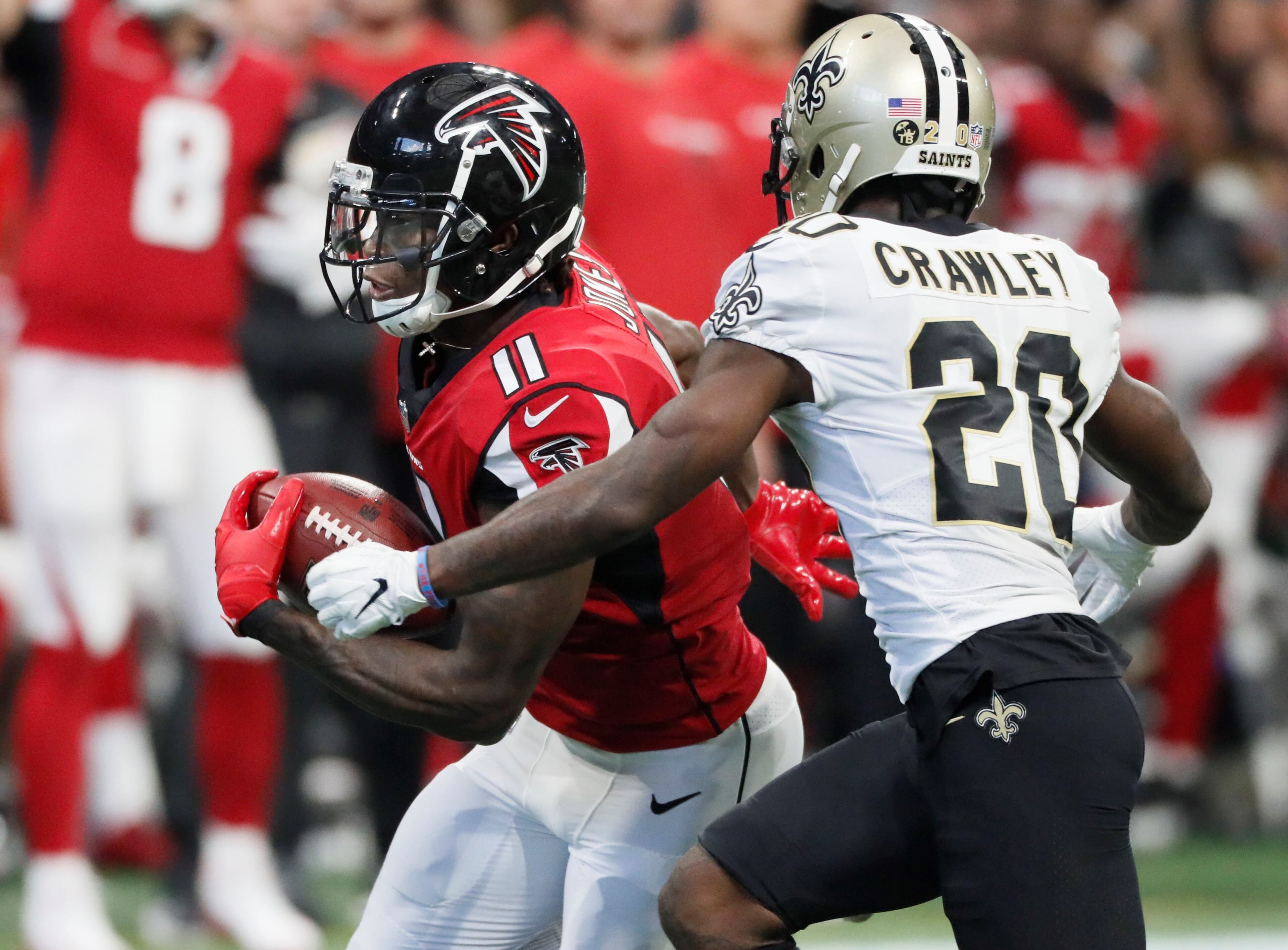 9/23/18 - Atlanta - Atlanta Falcons wide receiver Julio Jones (11) makes a long reception of a Atlanta Falcons quarterback Matt Ryan (2) pass to set up a Falcons touchdown in the second half. The Atlanta Falcons played the New Orleans Saints in an NFL football game Sunday, Sept 23, 2018, at Mercedes-Benz Stadium in Atlanta, GA. BOB ANDRES /BANDRES@AJC.COM
