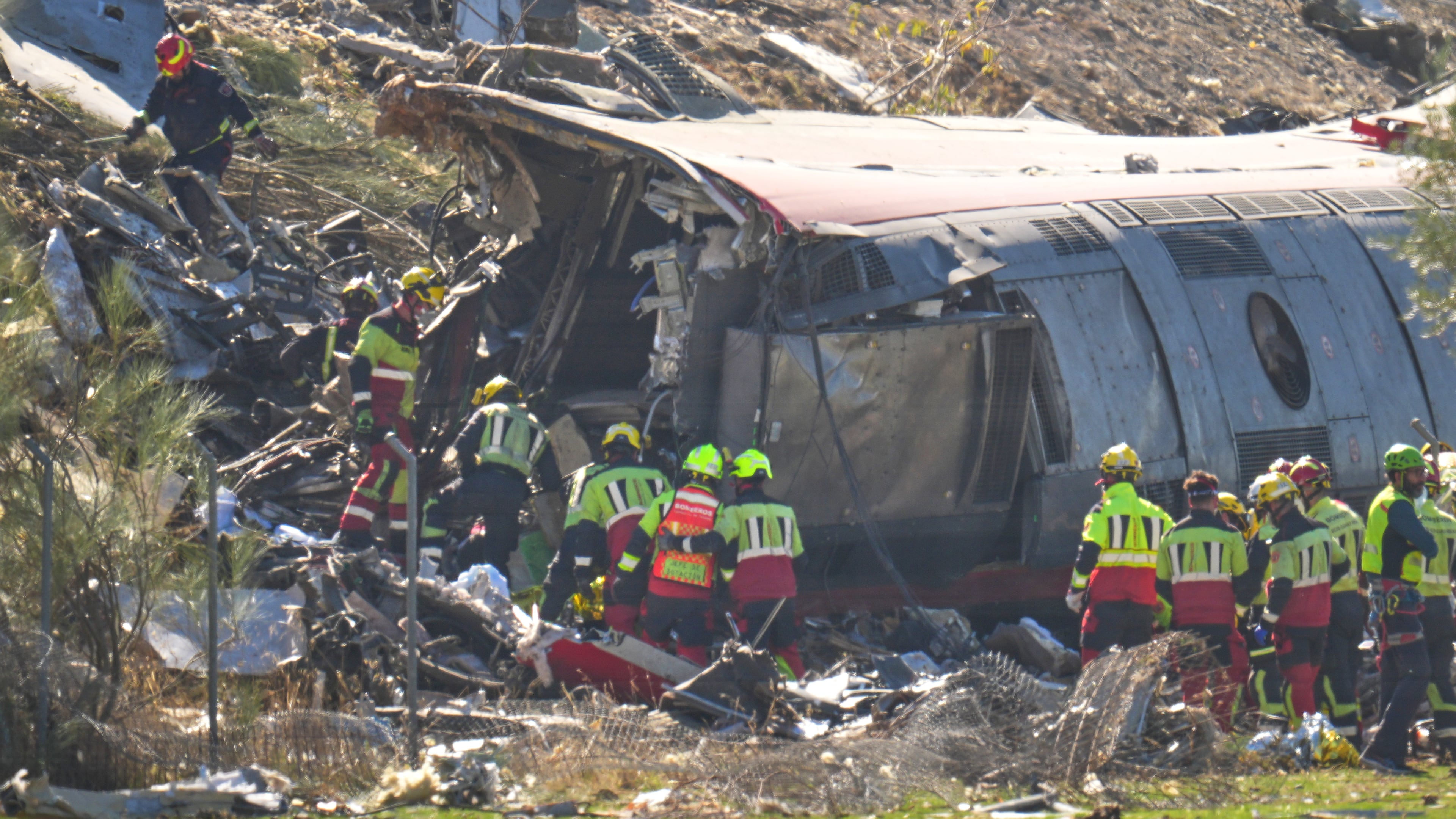 Emergency services work at the scene of a collision between two trains in Urda, Spain, Wednesday, Oct. 28, 2026. (AP Photo/Manu Fernandez)