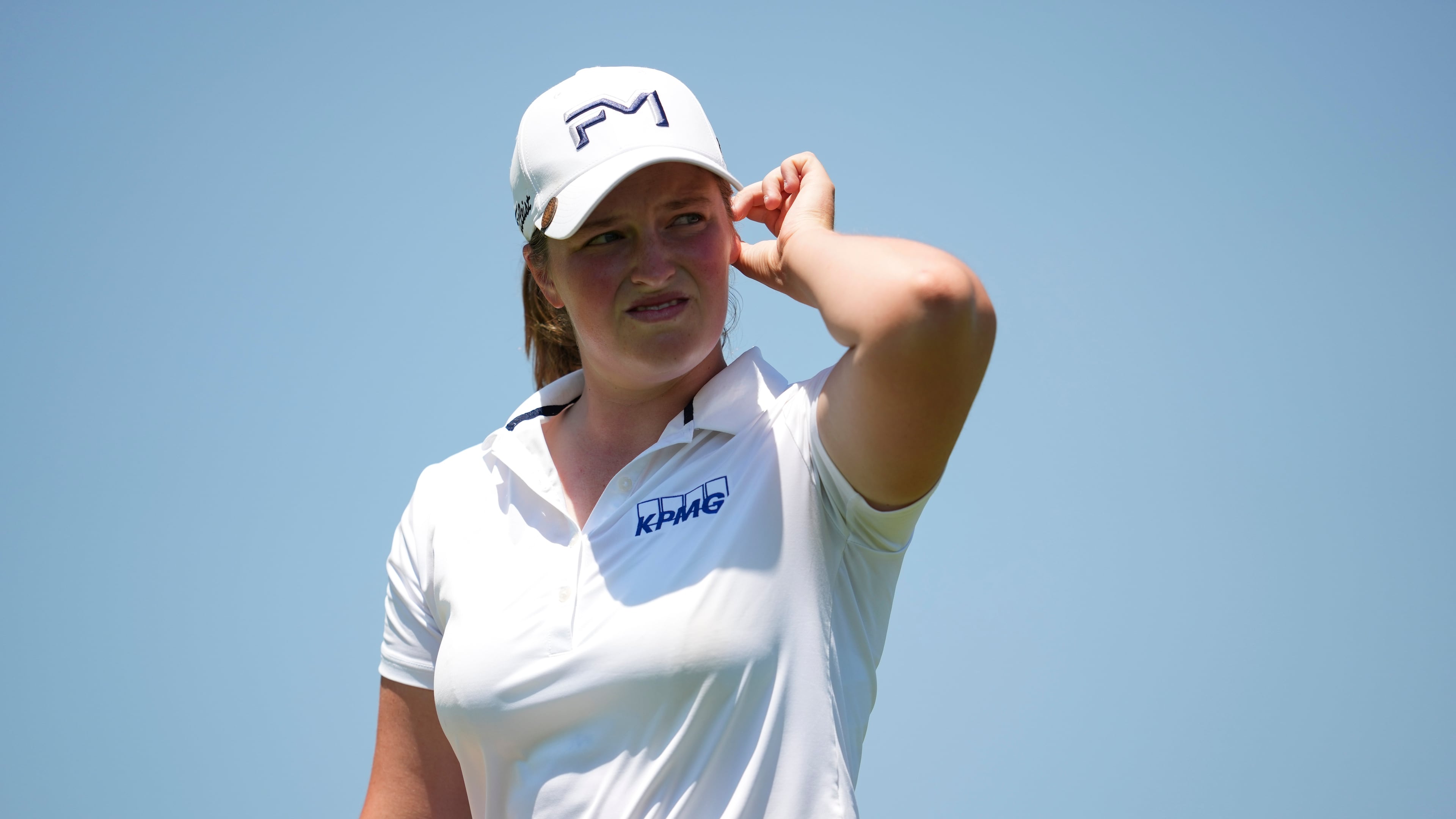 Lottie Woad looks on from the first hole during the final round of the Queen City Championship LPGA golf tournament at Maketewah Country Club, Sunday, May 17, 2026, in Cincinnati. (AP Photo/Jeff Dean)