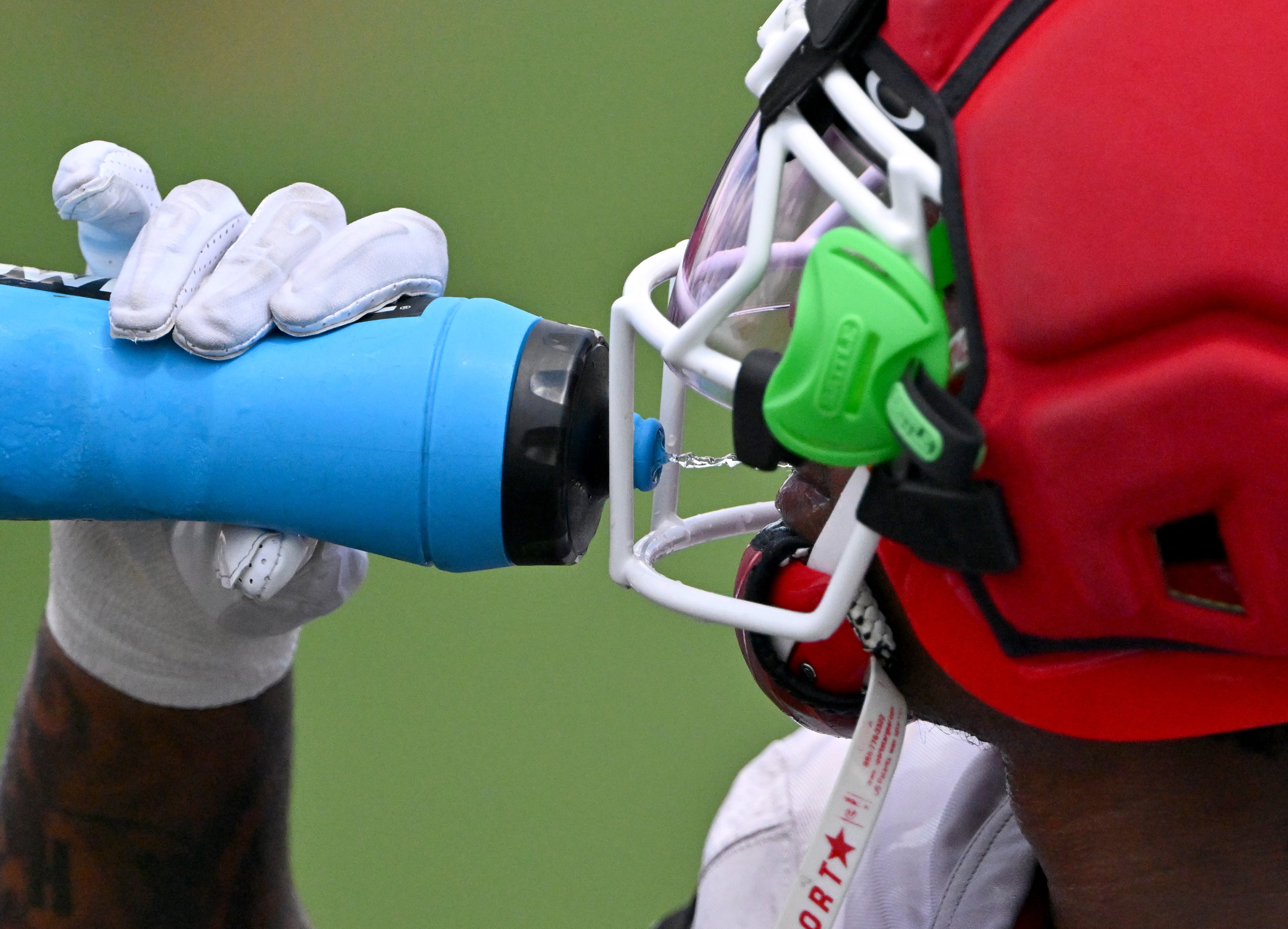 Georgia linebacker Gabe Harris Jr. takes a water break during football practice at the University of Georgia practice facility, Thursday, July 31, 2025, in Athens. (Hyosub Shin / AJC)