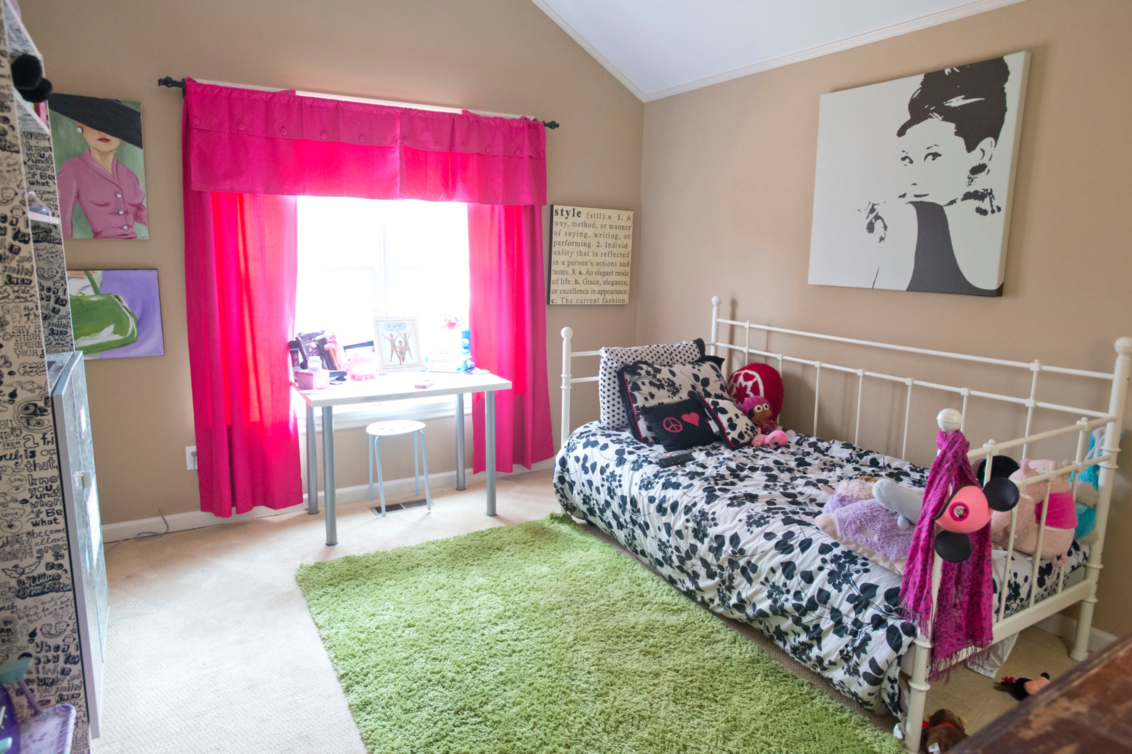 Marissa’s bedroom is pink and black, with a nod to one of her favorite actresses, Audrey Hepburn.
