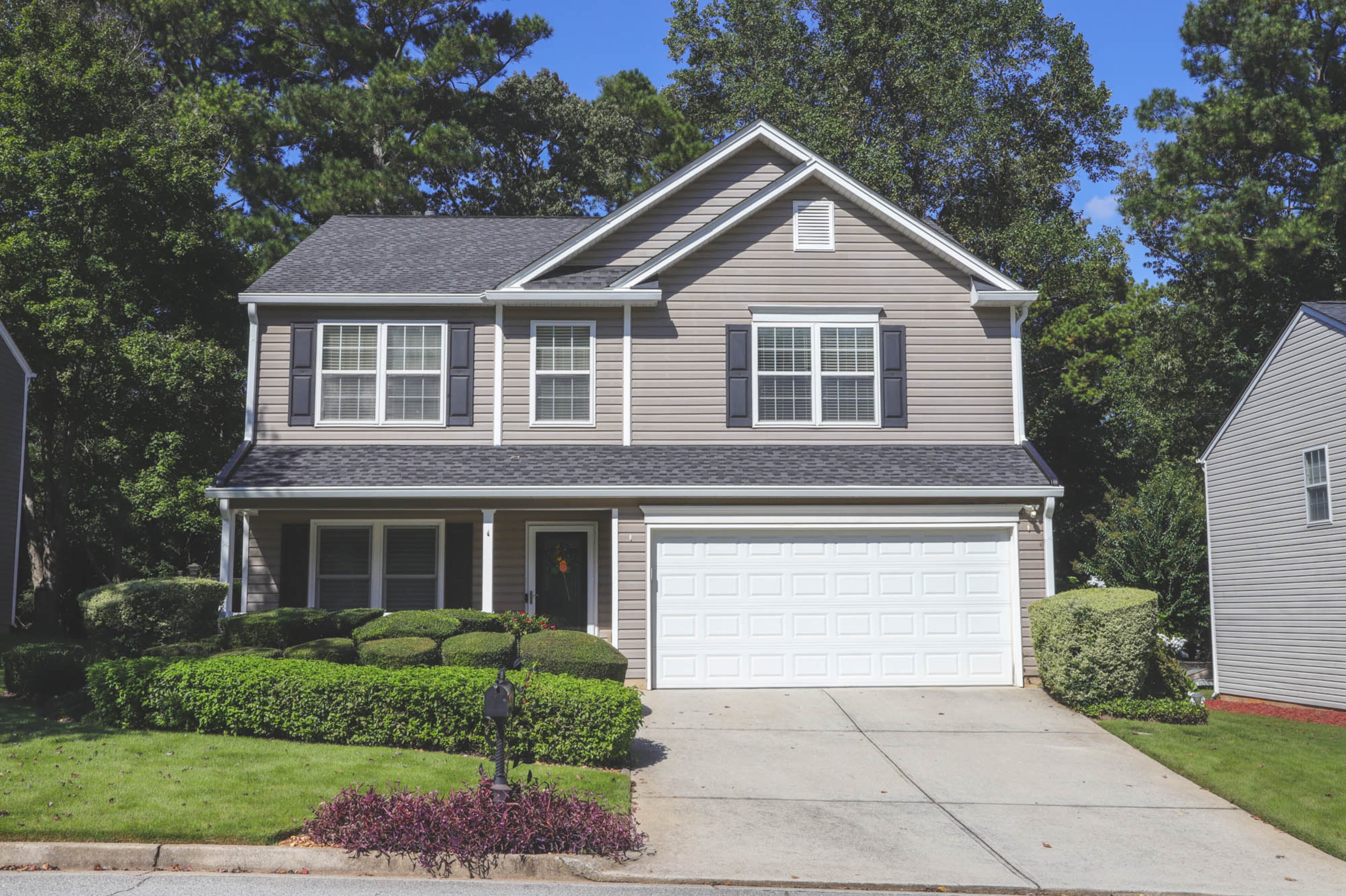 When Liza Hare moved into her home in 2000 the layout was basic, but when she and her husband Kenneth Hare renovated in 2018 they created an expansive kitchen, open floor plan and unobscured pathway to the luxurious backyard. The house is 2,250 square feet, with four bedrooms and two-and-a-half bathrooms. Text by Shannon Dominy/Photo by Reynolds Rogers