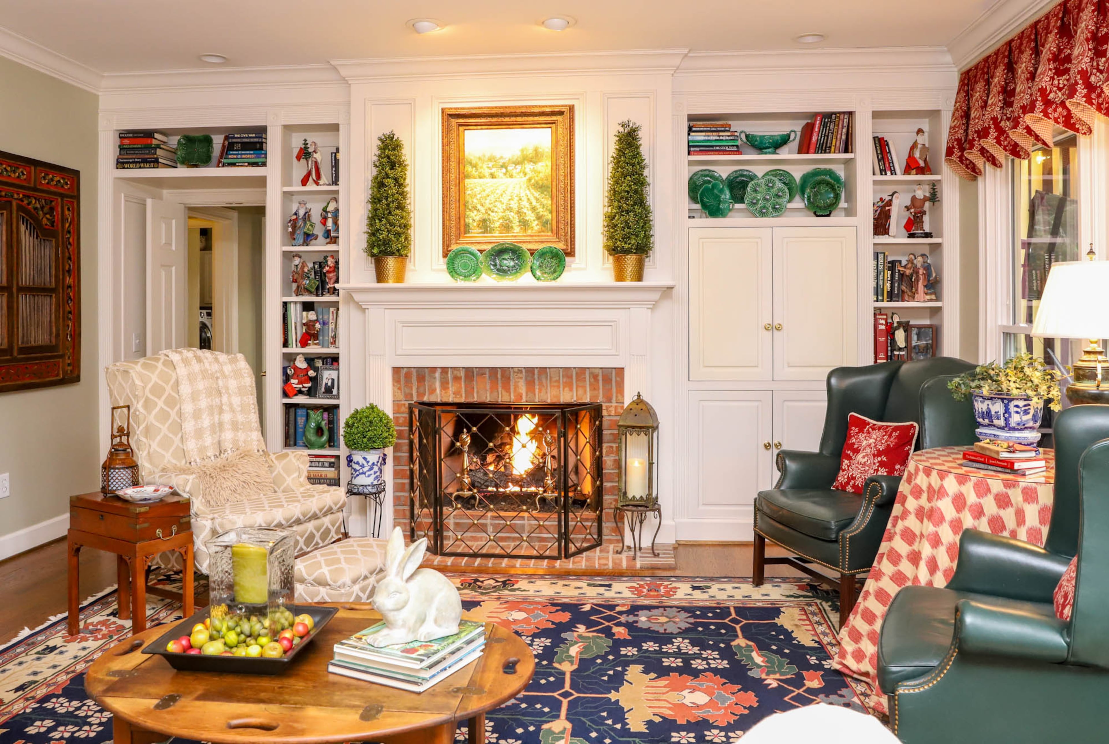 The den of Leo and Jane Carlton’s home is cozy and inviting, with green leather wingbacks and a cozy armchair dubbed “Mama’s favorite chair,” which has been reupholstered several times over the years. Jane houses her Majolica pottery collection on the built-in shelves, and the butler’s tray table was handmade by Leo. Text by Shannon Dominy/Photo by Reynolds Rogers