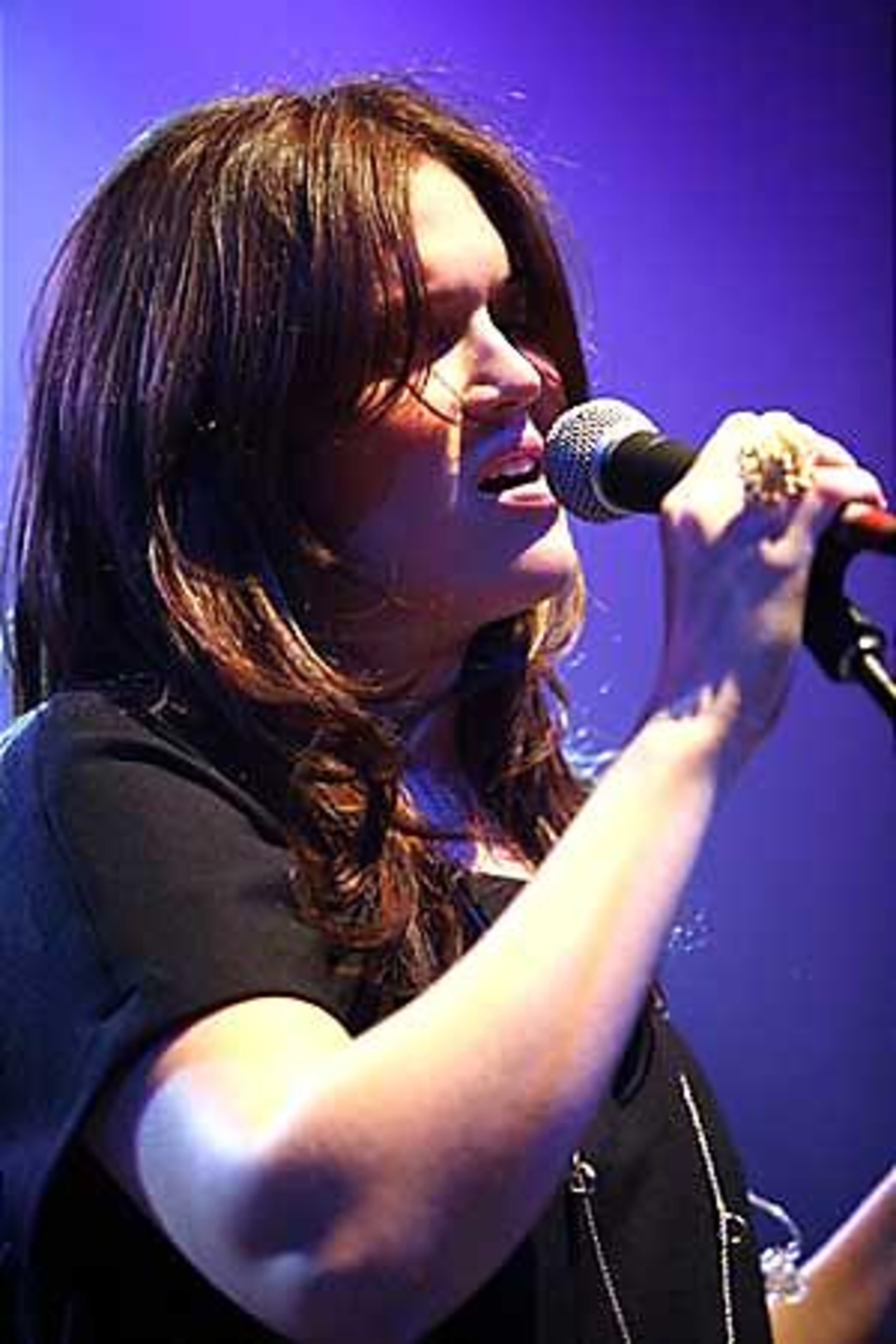Singer-songwriter-actress Mandy Moore played to a small crowd at the Roxy Thursday night, with Rachel Yamagata opening.