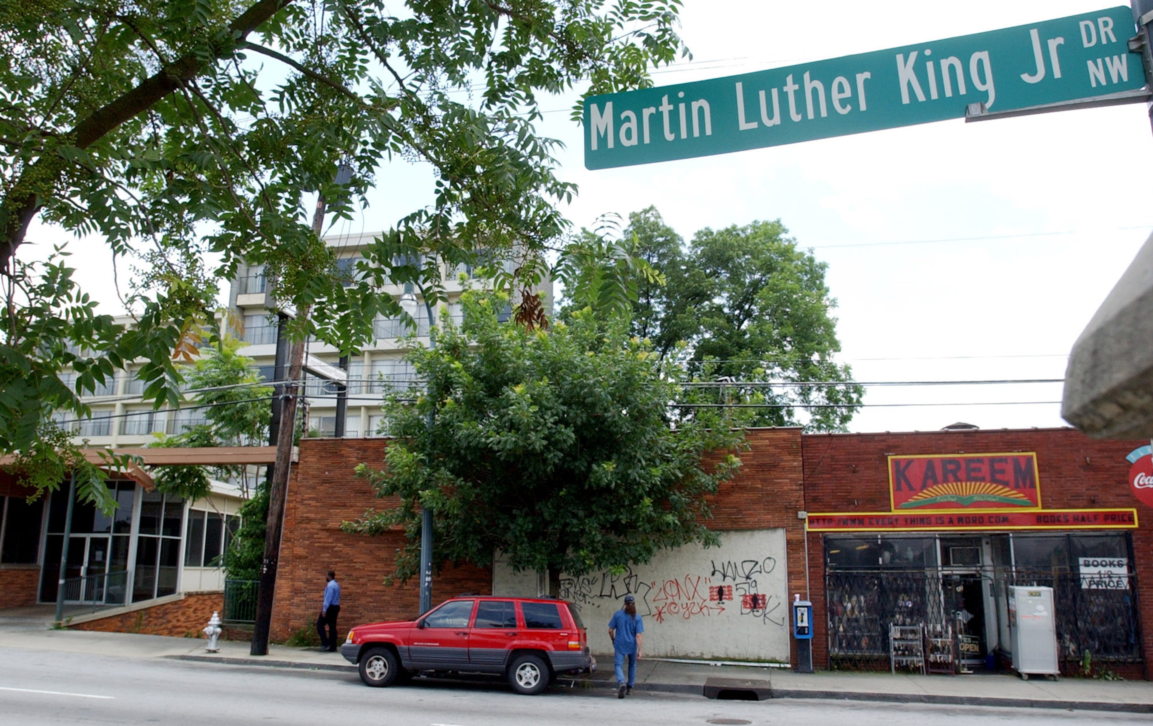 12. Across the United States, there are more than 900 places in 40 states with streets named after King. Most, 75 percent, are located in Southern states, with Georgia leading the way with 122. Most of the streets are in black neighborhoods, some of which have lagged behind their white counterparts, creating a sometimes false impression that all King streets equate to crime, poverty and violence. In Atlanta, Mayor Kasim Reed has vowed to revitalize Martin Luther King Jr., which will serve as a major thoroughfare when a new football stadium opens in 2017.