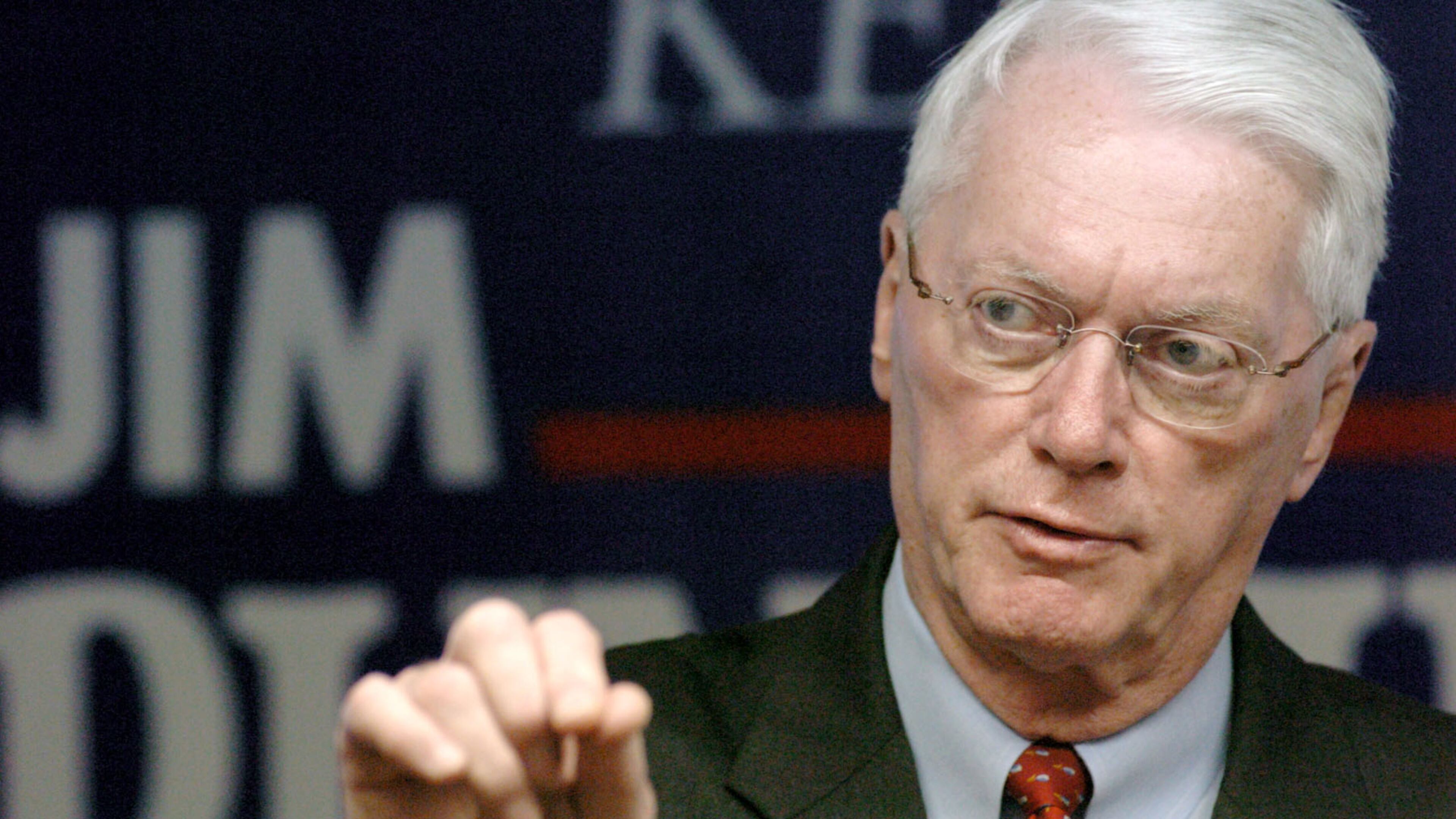 Sen. Jim Bunning, R-Ky., speaks to supporters during a campaign stop at Midwest Aviation in Paducah, Ky., Monday, November 1, 2004. (AP Photo/The Paducah Sun, Stephen Lance Dennee)