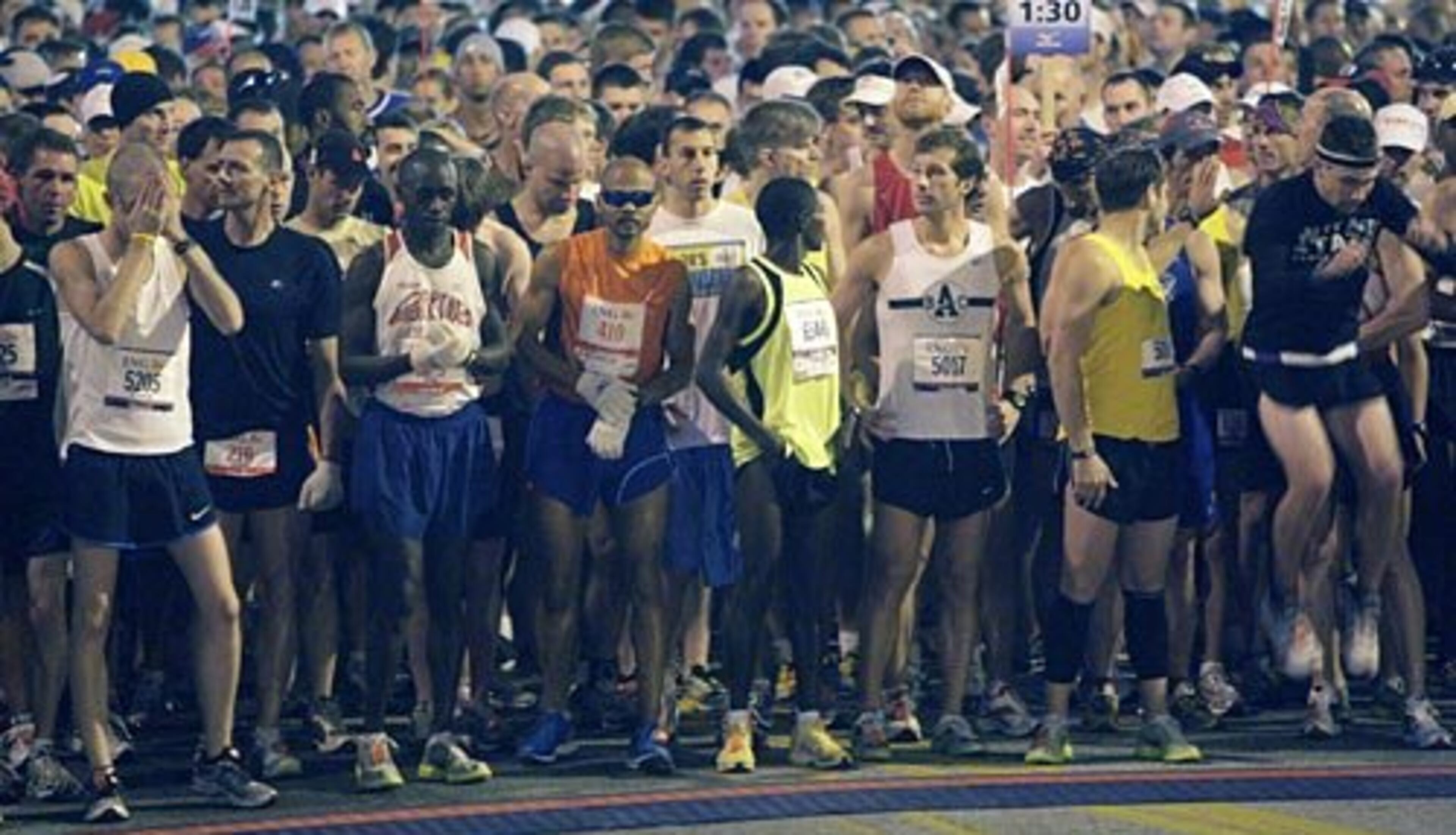 Ready... steady... With the Marathon start a few moments away, runners get themselves ready at the ING Marathon start line.