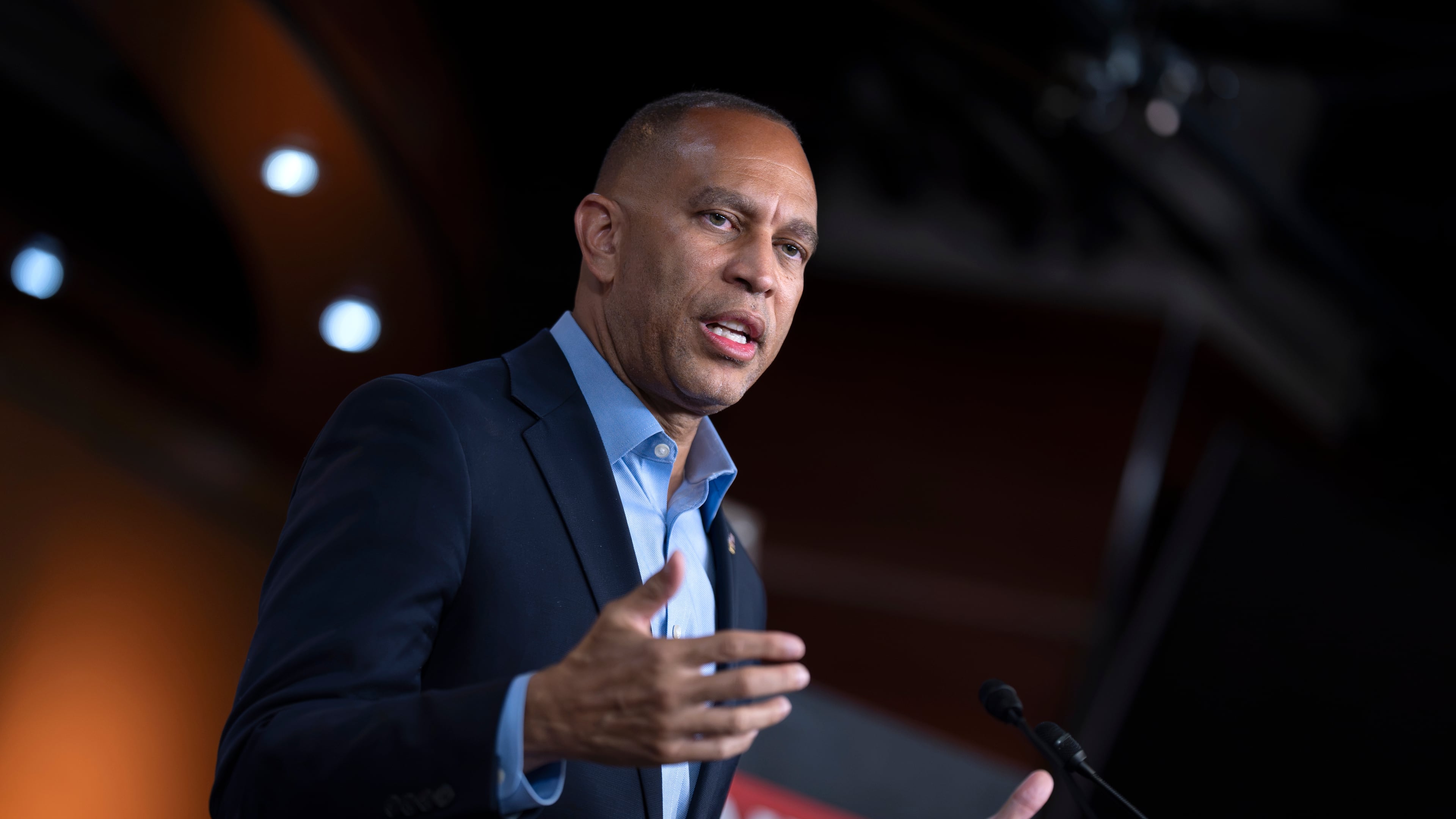 House Minority Leader Hakeem Jeffries, D-N.Y., discusses the war with Iran and the cost of living as he speaks to reporters at the Capitol in Washington, Monday, Aug. 31, 2026. (AP Photo/J. Scott Applewhite)