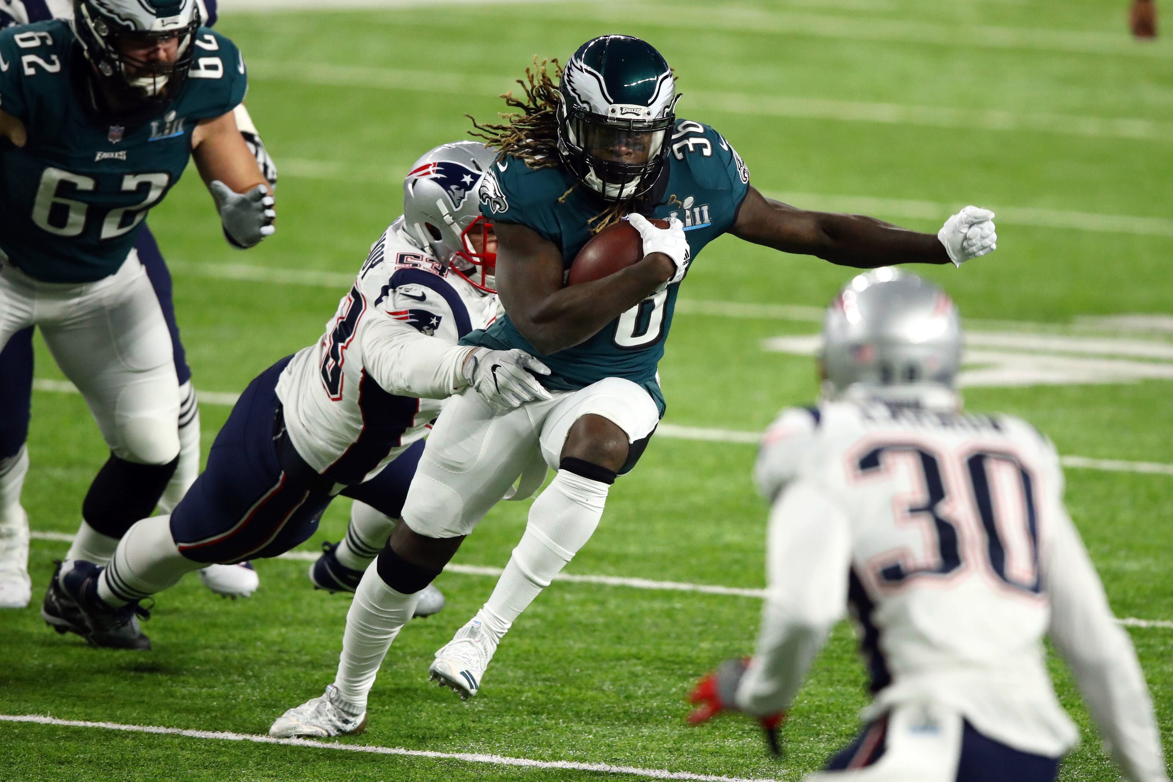 MINNEAPOLIS, MN - FEBRUARY 04: Jay Ajayi #36 of the Philadelphia Eagles carries the ball against the New England Patriots in Super Bowl LII at U.S. Bank Stadium on February 4, 2018 in Minneapolis, Minnesota. (Photo by Gregory Shamus/Getty Images)