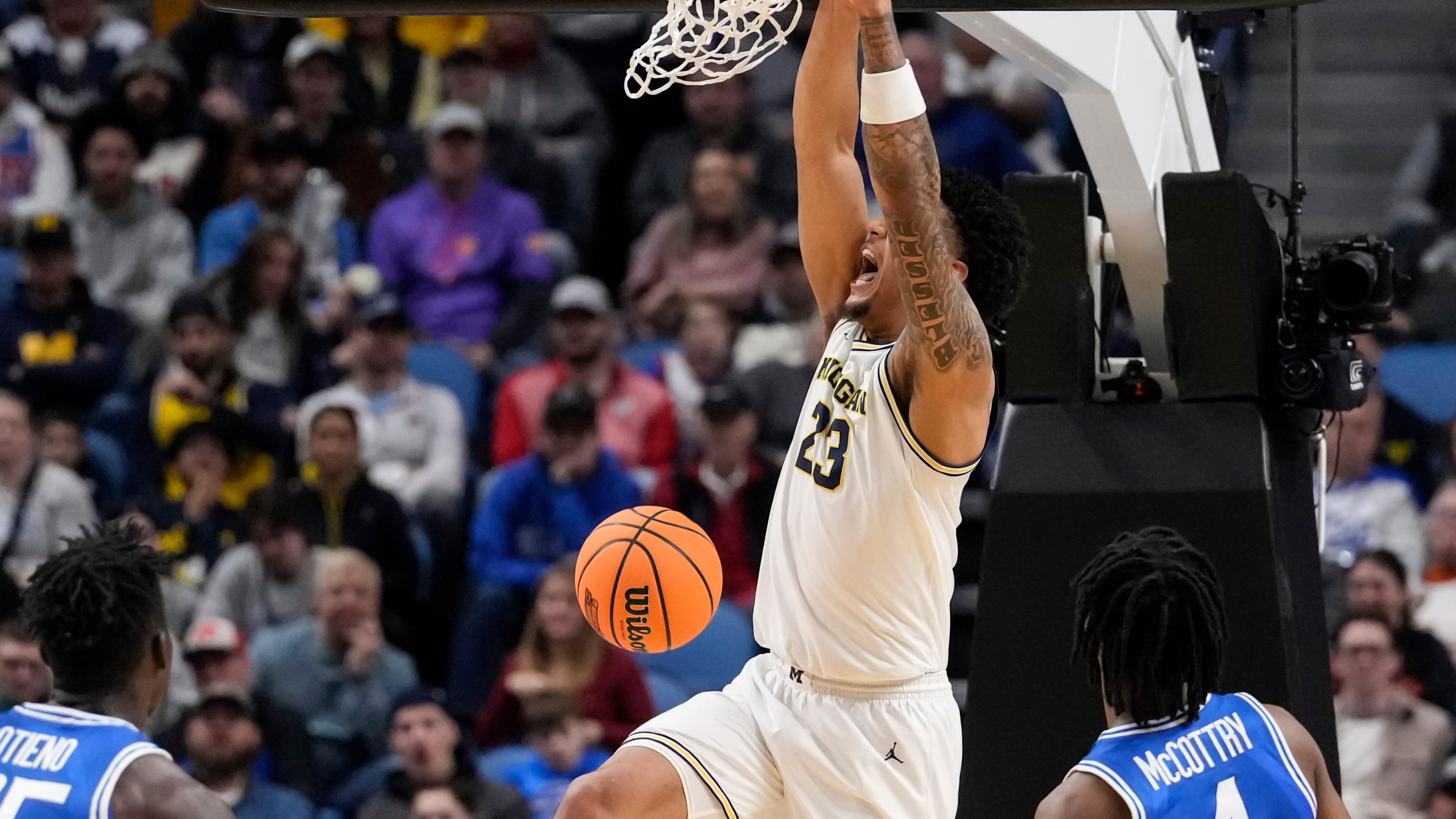 Michigan forward Yaxel Lendeborg (23) dunks against Saint Louis during the first half in the second round of the NCAA college basketball tournament, Saturday, March 21, 2026, in Buffalo, N.Y. (AP Photo/Yuki Iwamura)