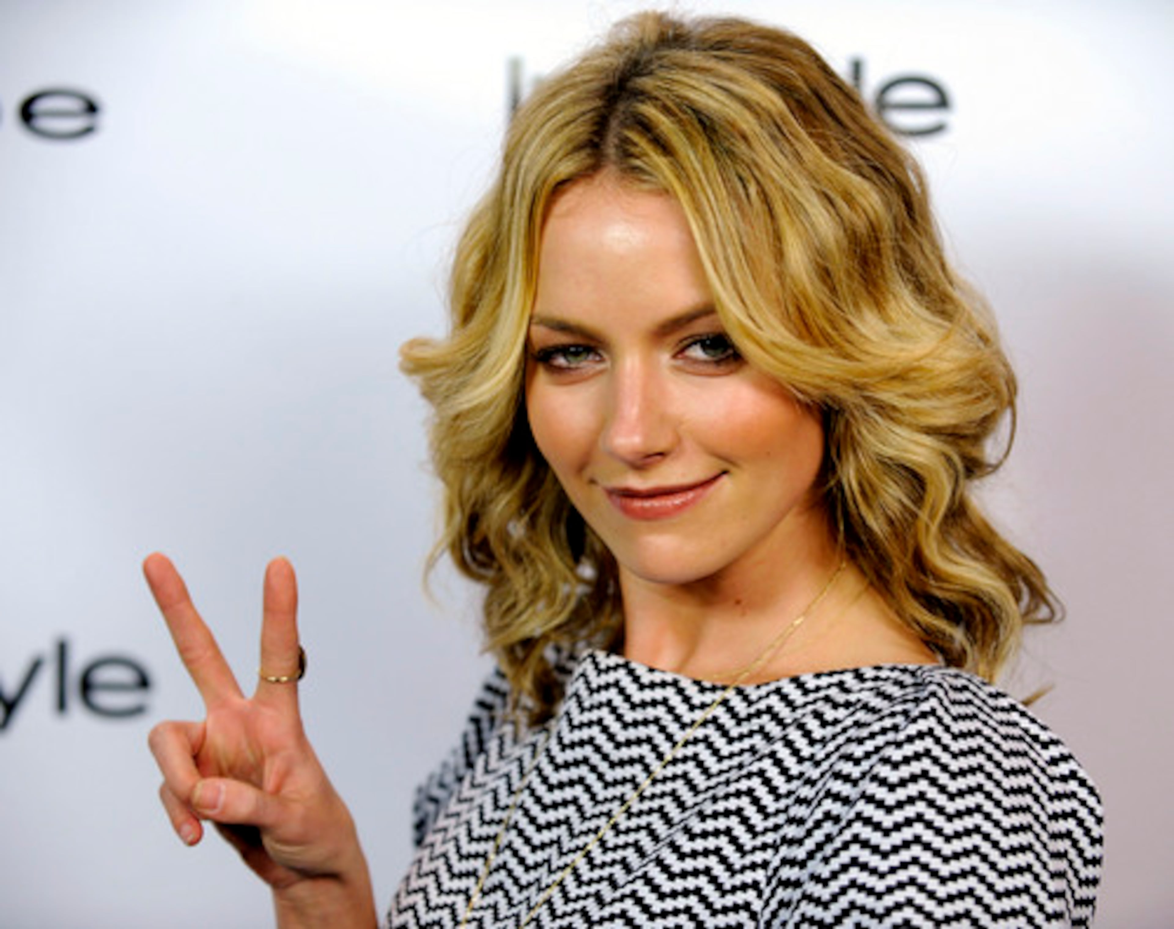 Becki Newton, also of "Ugly Betty," supports her co-star.