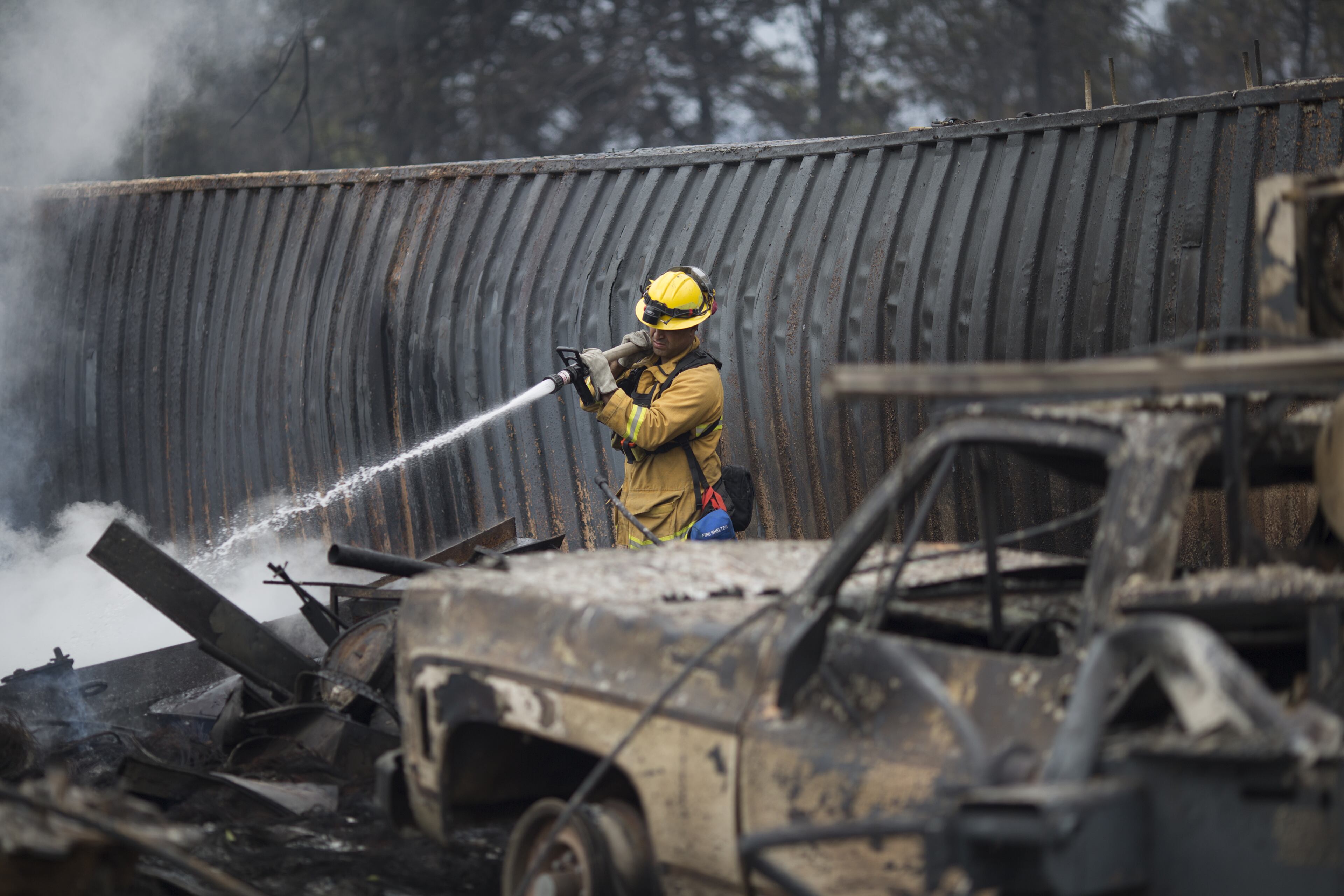 A firefighter hoses down hot spots in the ruins left by the Valley Fire on September 14, 2015 in Middletown, California. The 95-square-mile fire has destroyed hundreds of homes and is only five percent contained. (Photo by David McNew/Getty Images)