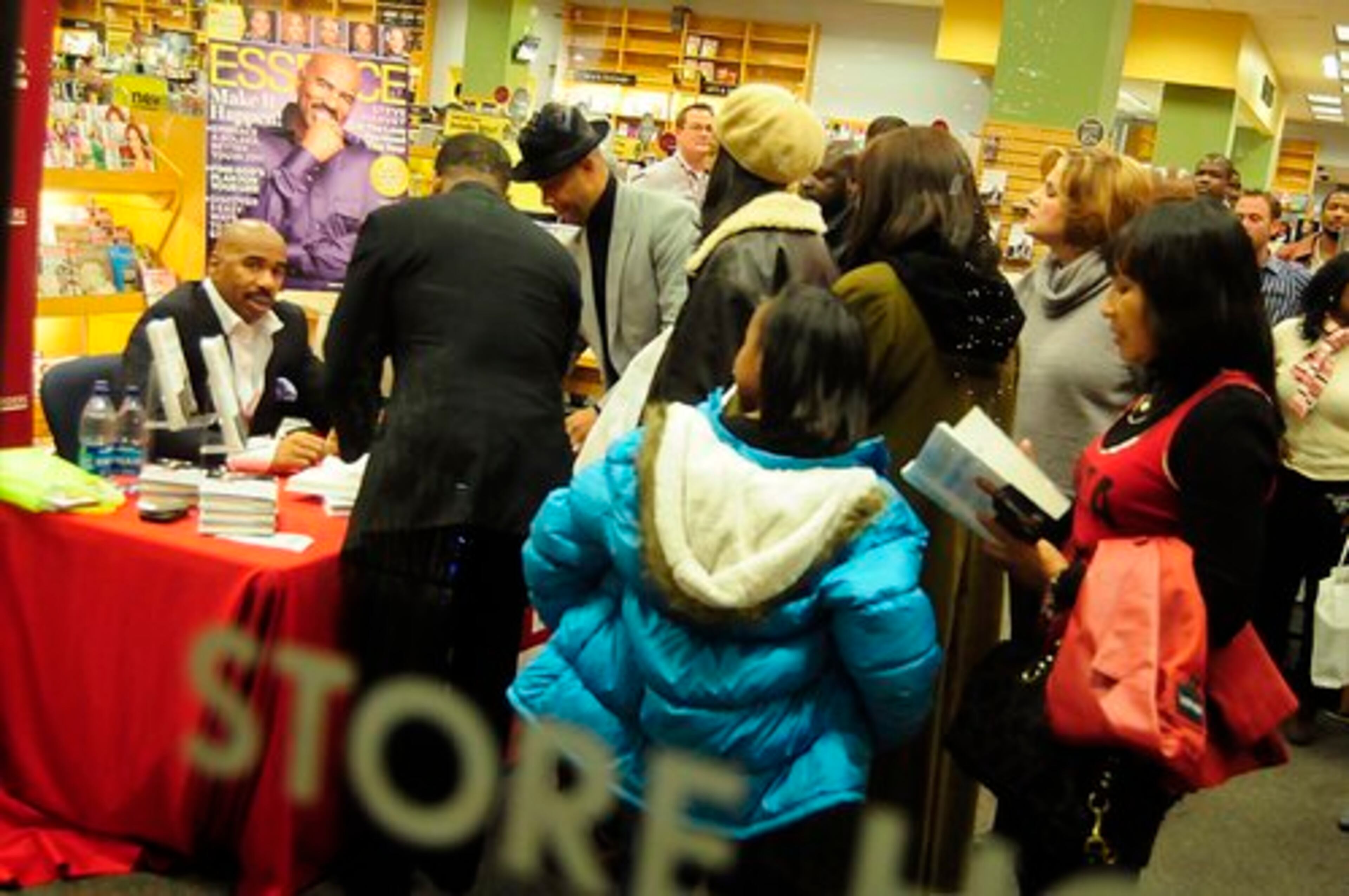 Dozens of fans lined up inside the Borders in Lithonia to engage the popular entertainer.