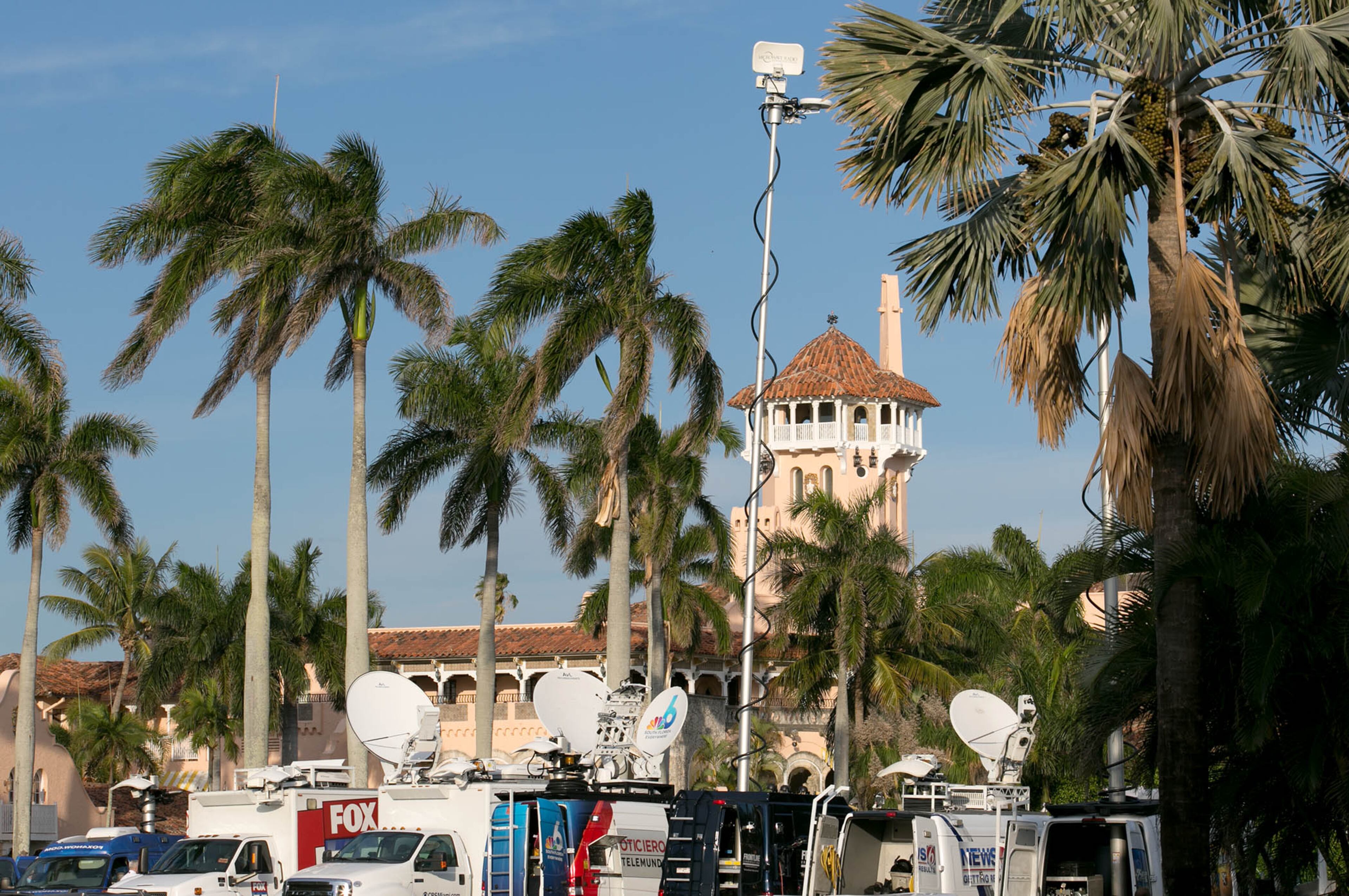 Media gather outside Mar-A-Lago for a Donald J. Trump Super Tuesday press conference in Palm Beach, Florida on March 1, 2016. (Allen Eyestone / Daily News)
