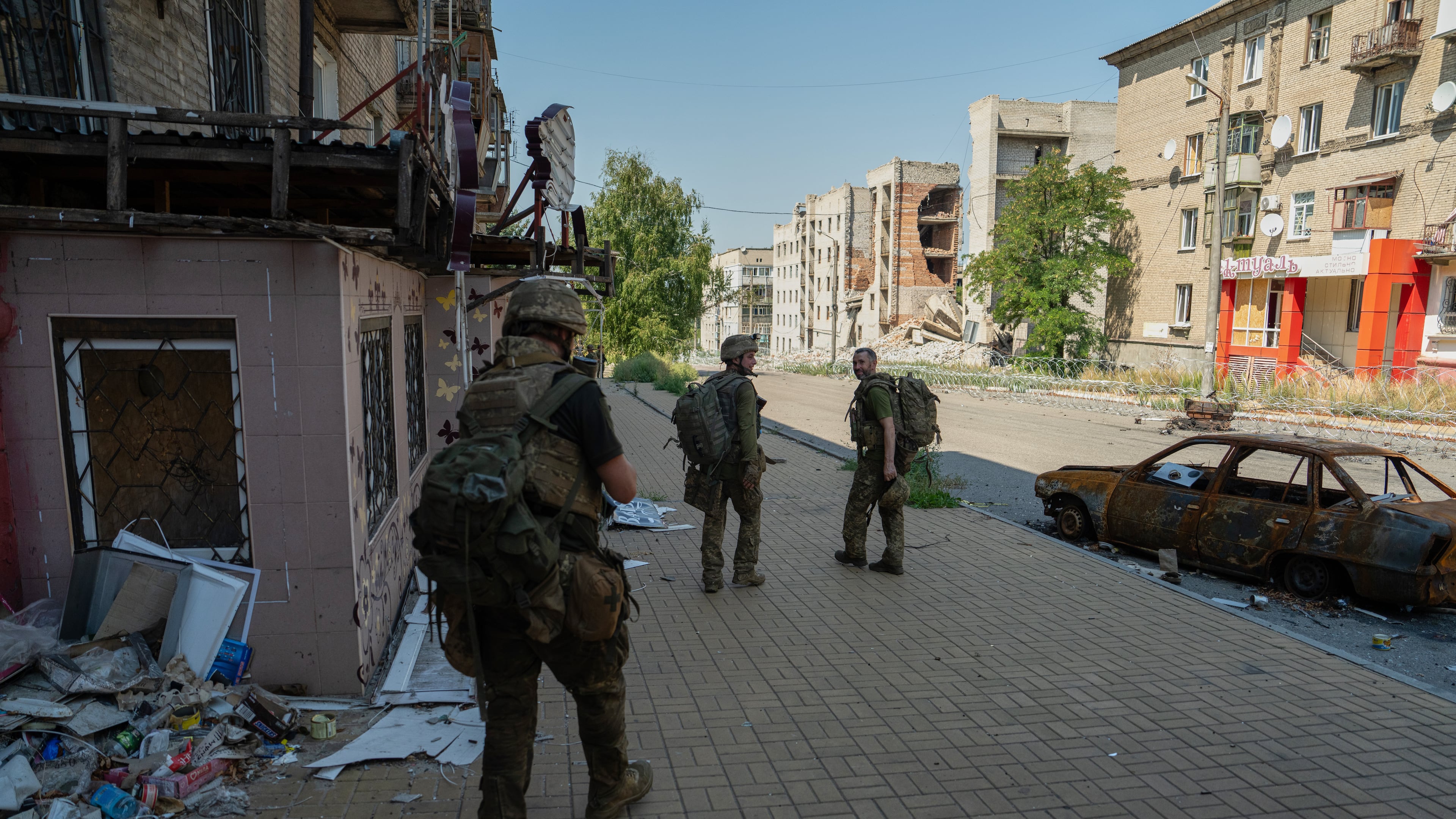 In this photo provided by Ukraine's 93rd Kholodnyi Yar Separate Mechanized Brigade press service and taken Monday, Aug. 10, 2026, Ukrainian soldiers walk along the street in the frontline town of Druzhkivka, Donetsk region, Ukraine. (Iryna Rybakova/Ukraine's 93rd Mechanized Brigade via AP))
