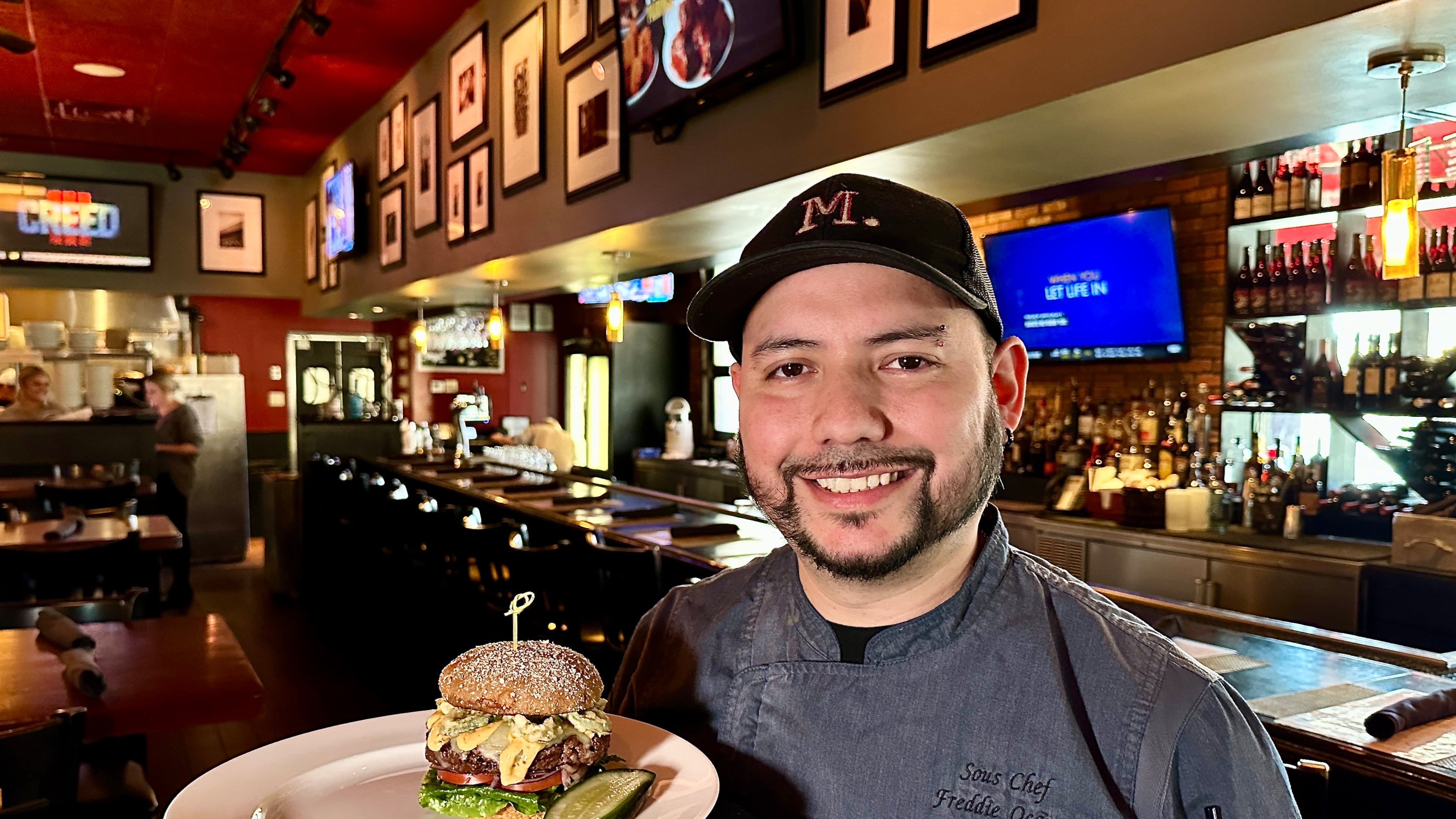 For Gwinnett Burger Week, head over to Marlow’s Tavern and try the delicious Pepper Ranch burger. This burger boasts a grilled beef patty that’s topped with zesty Pepper Jack cheese, crispy fried jalapeños, and a creamy smoked chili sauce that’s bursting with flavor.