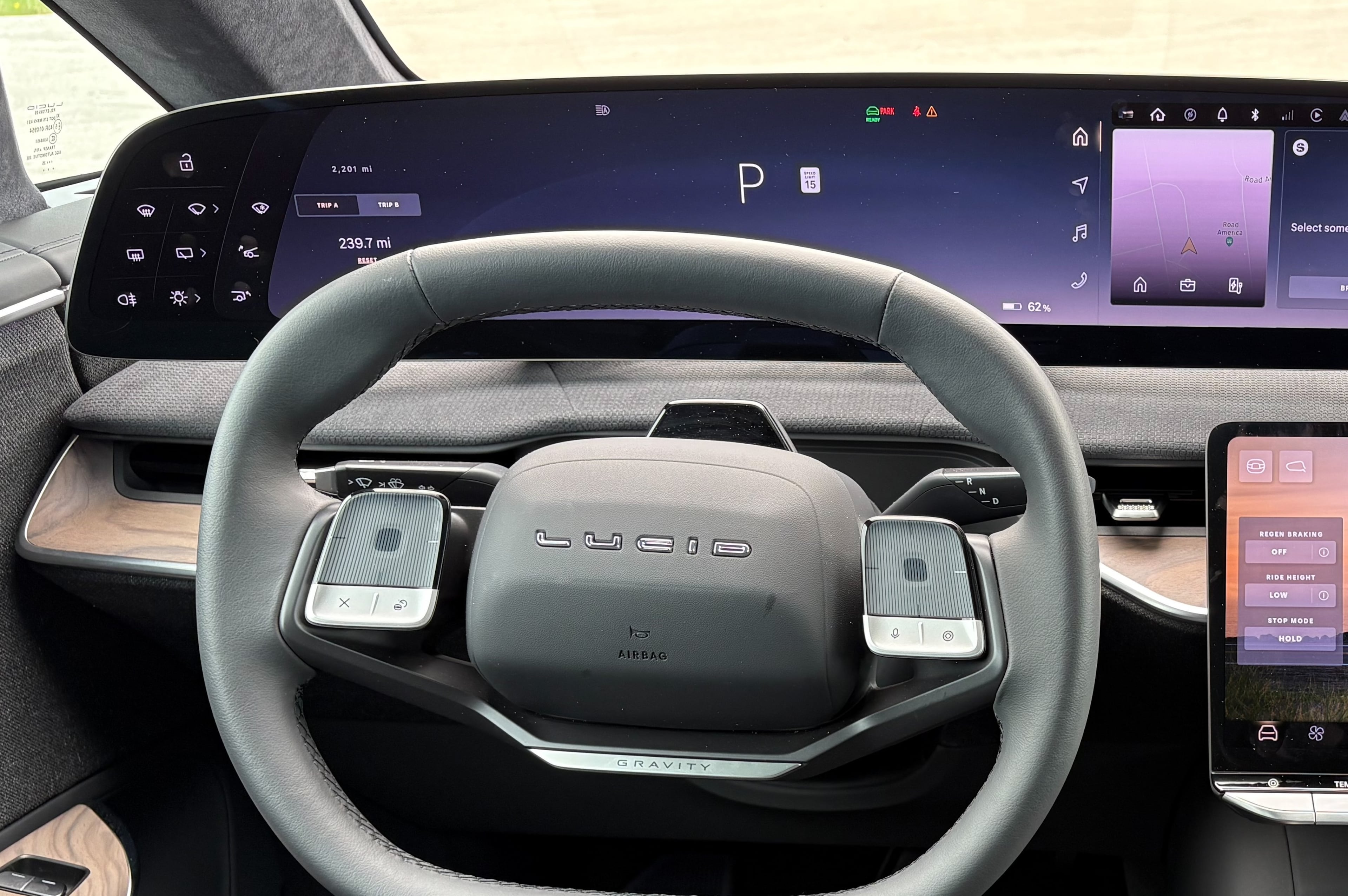 Lucis steering wheel