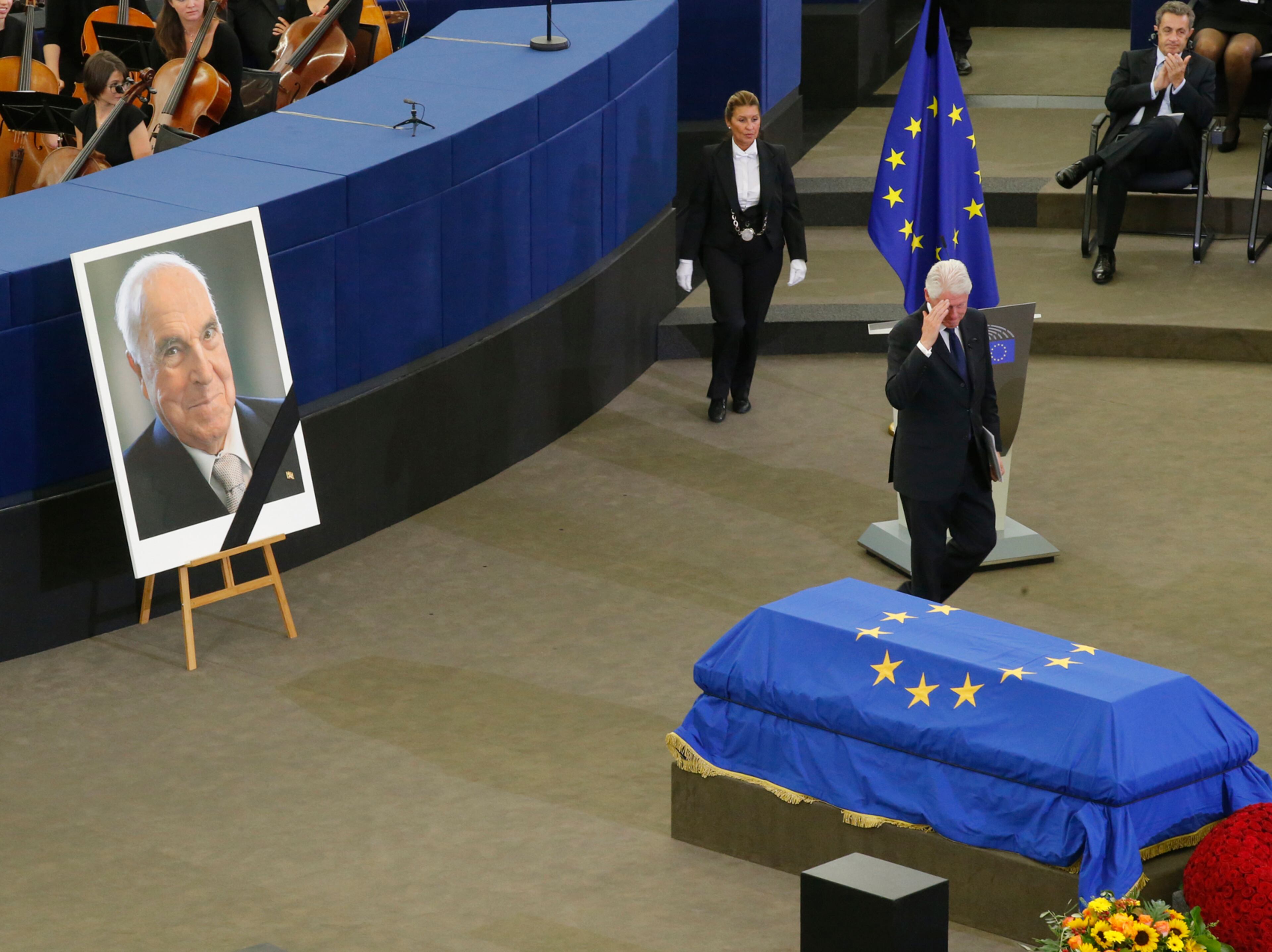 Former U.S President Bill Clinton salutes by the coffin of Helmut Kohl during an homage ceremony for former German Chancellor Helmut Kohl, at the European Parliament in Strasbourg, eastern France, Saturday July 1, 2017. Current and former leaders from Europe and beyond are gathering in Strasbourg, France to bid farewell to Kohl, who died June 16 at 87. (AP Photo/Michel Euler)