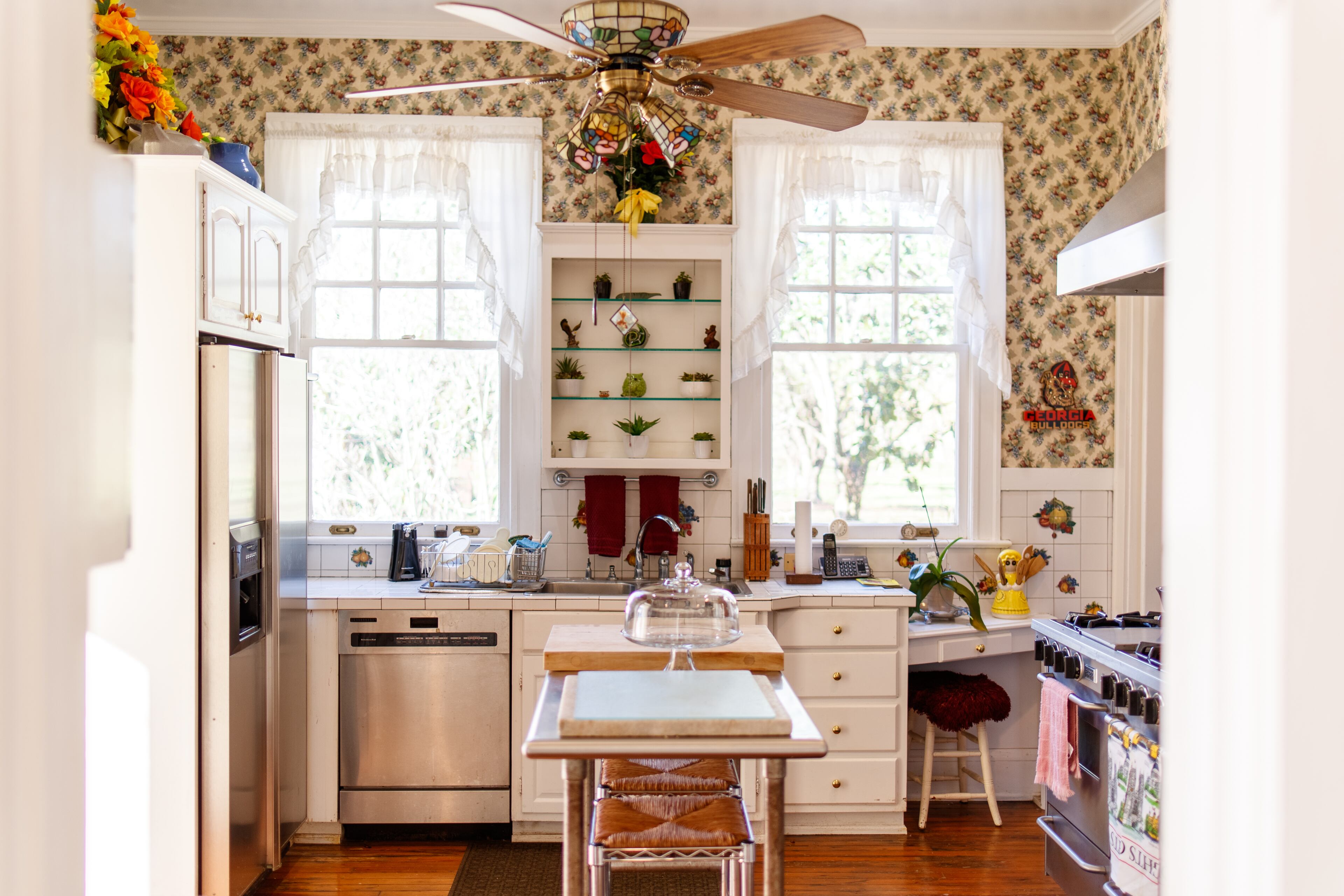 Located at 8355 Old Madison Road, this Quitman, Georgia estate is currently on the market for $2,100,000.
Courtesy of David Burnett and the Canopy Realty Group