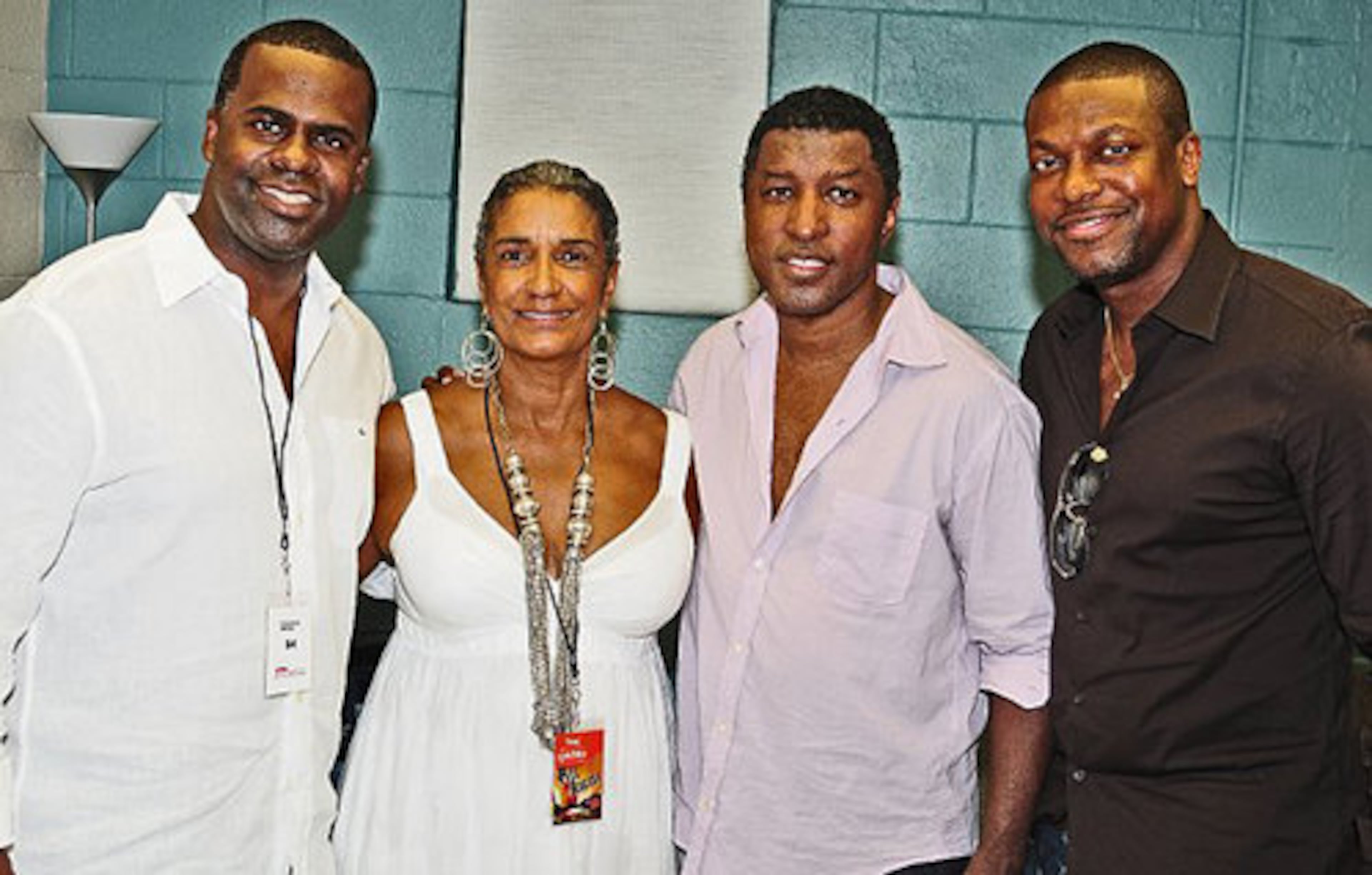 Mayor Kaseem Reed, Atlanta's director of cultural affairs Camille Love, Babyface, and Chris Tucker pose for a photo backstage.