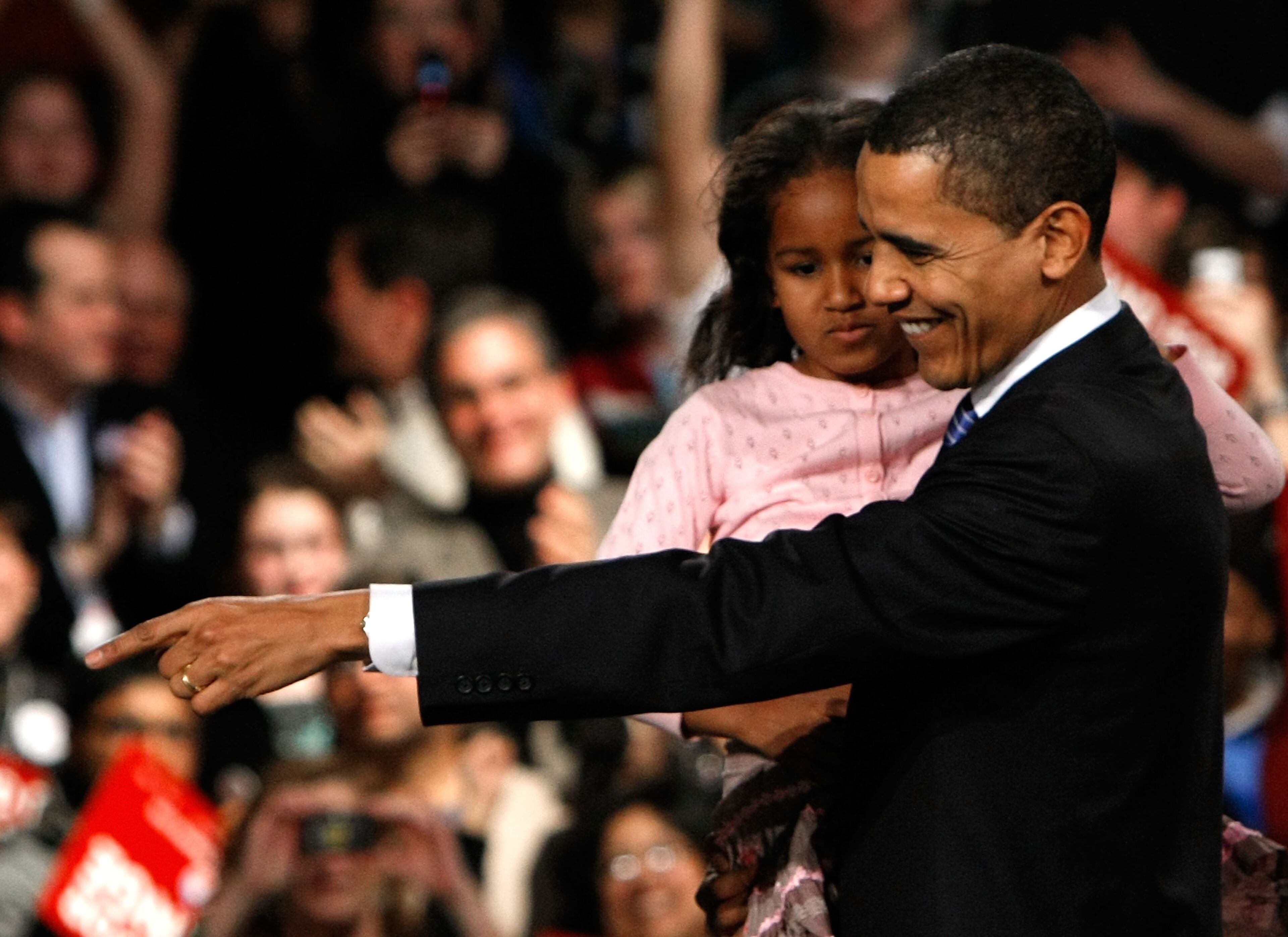 Democratic presidential candidate Sen. Barack Obama (D-IL) holds his youngest daughter Sasha while thanking supporters for his victory in the Iowa caucus January 3, 2008 in Des Moines, Iowa. Obama came in first in the Democratic caucus and will now move his campaign for the American presidency to New Hampshire which holds its primary next week. (Photo by Win McNamee/Getty Images)