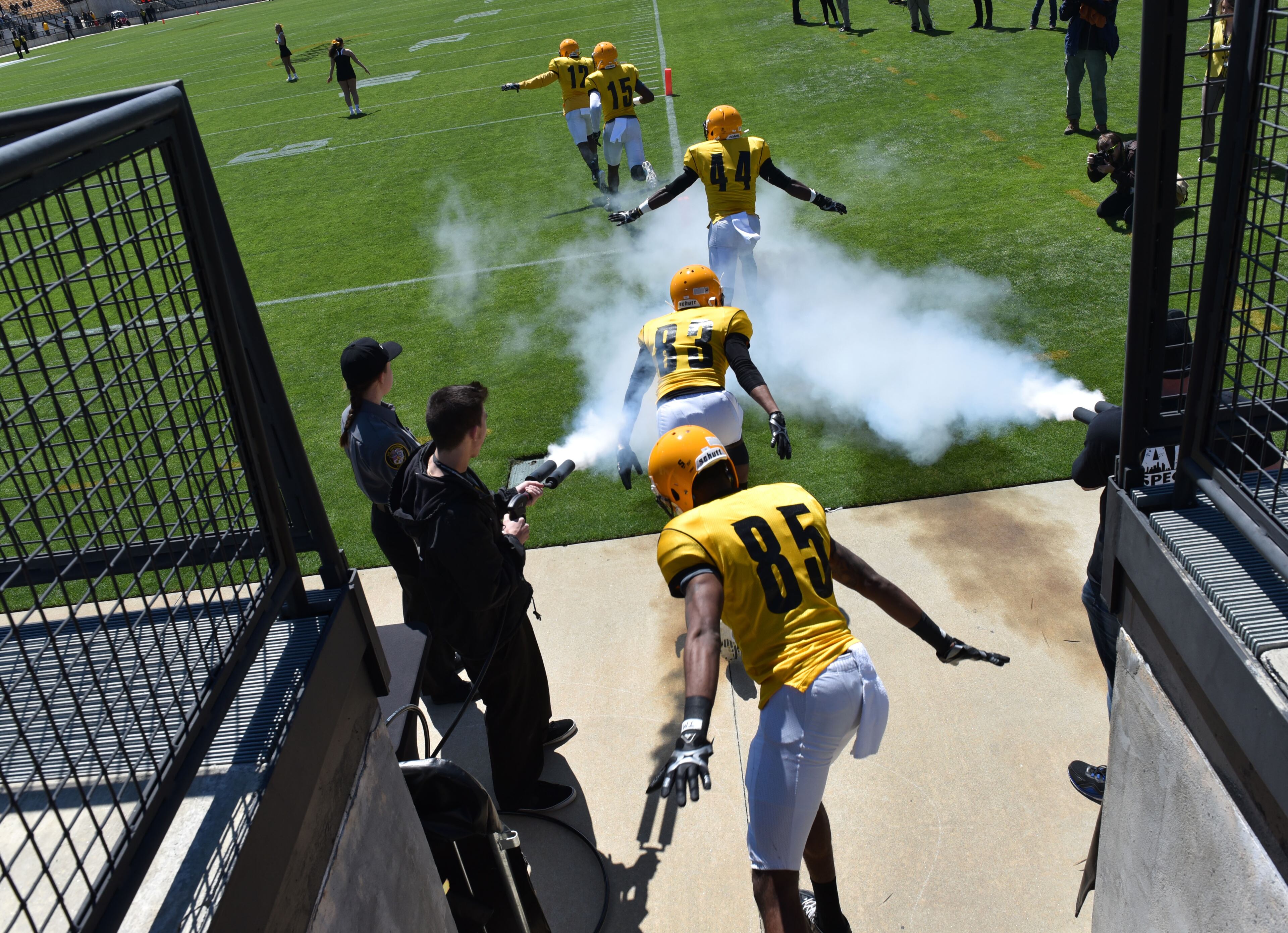 Kennesaw State Gold team players run onto the field before the game. HYOSUB SHIN / HSHIN@AJC.COM