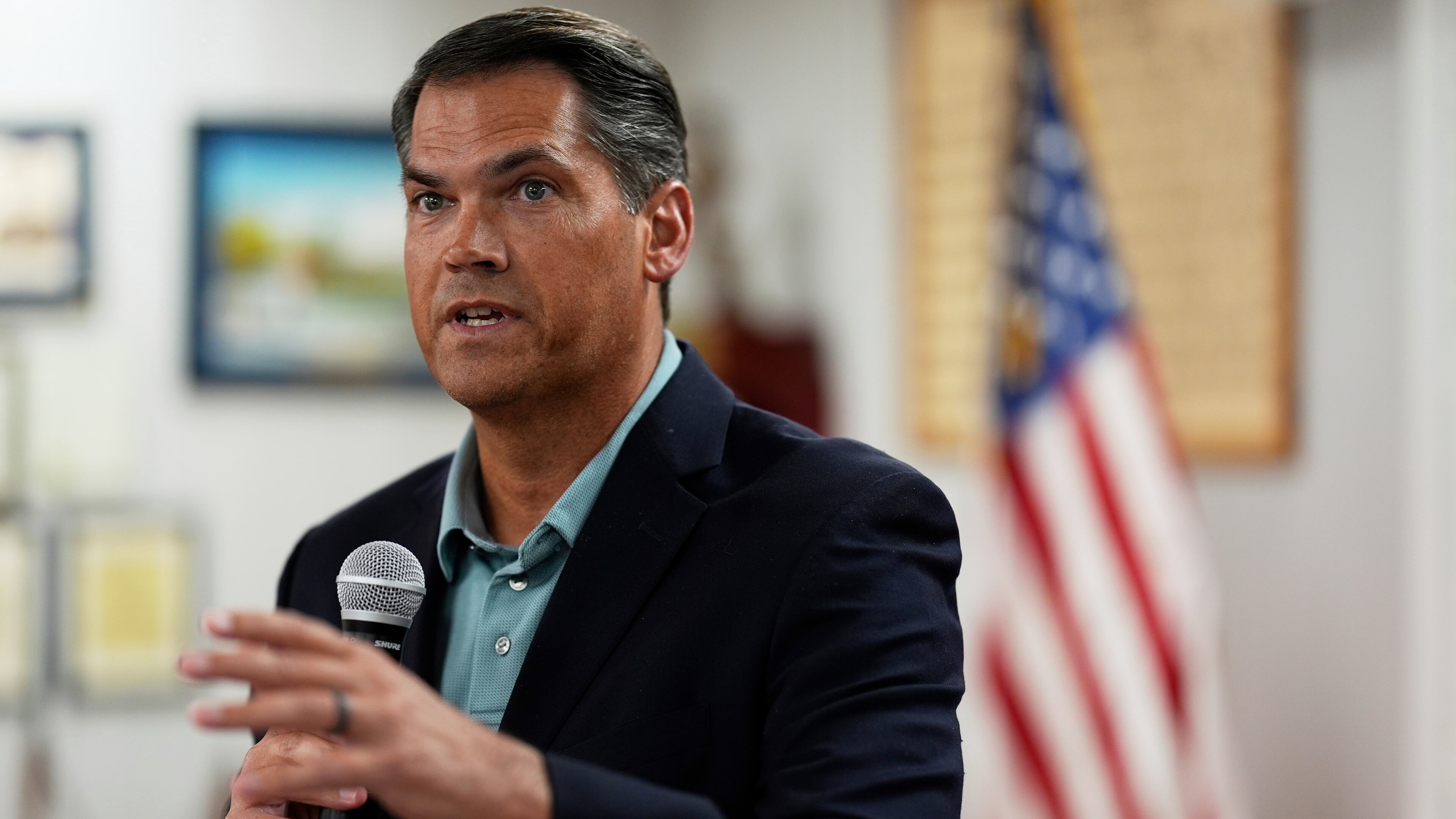 Democratic gubernatorial candidate Geoff Duncan speaks to a group, Jan. 21, 2026, in Marietta, Ga. (AP Photo/Mike Stewart)