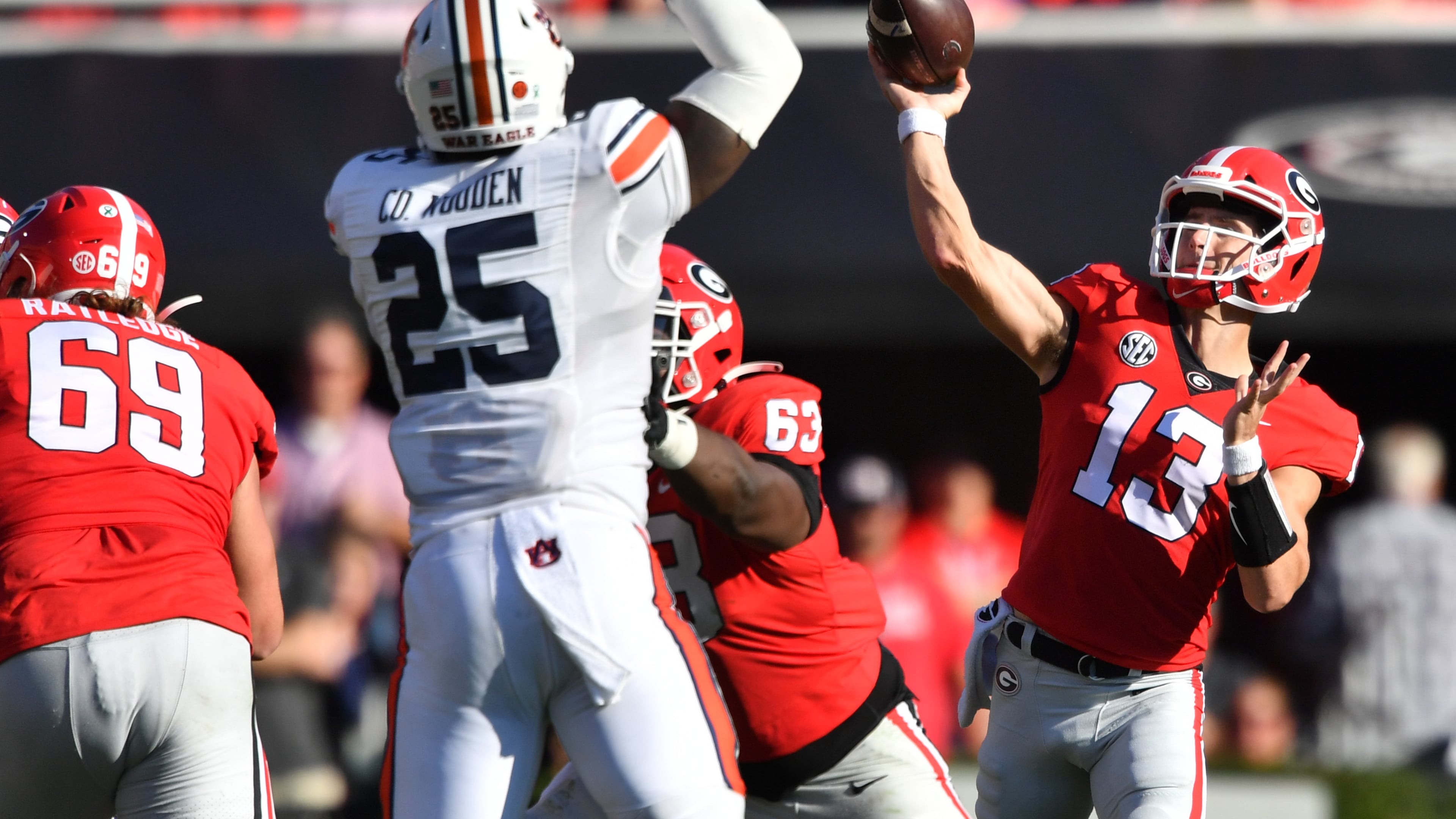 October 8, 2022 Athens - Georgia's quarterback Stetson Bennett (13) gets off a pass during the first half in a NCAA college football game at Sanford Stadium in Athens on Saturday, October 8, 2022. (Hyosub Shin / Hyosub.Shin@ajc.com)