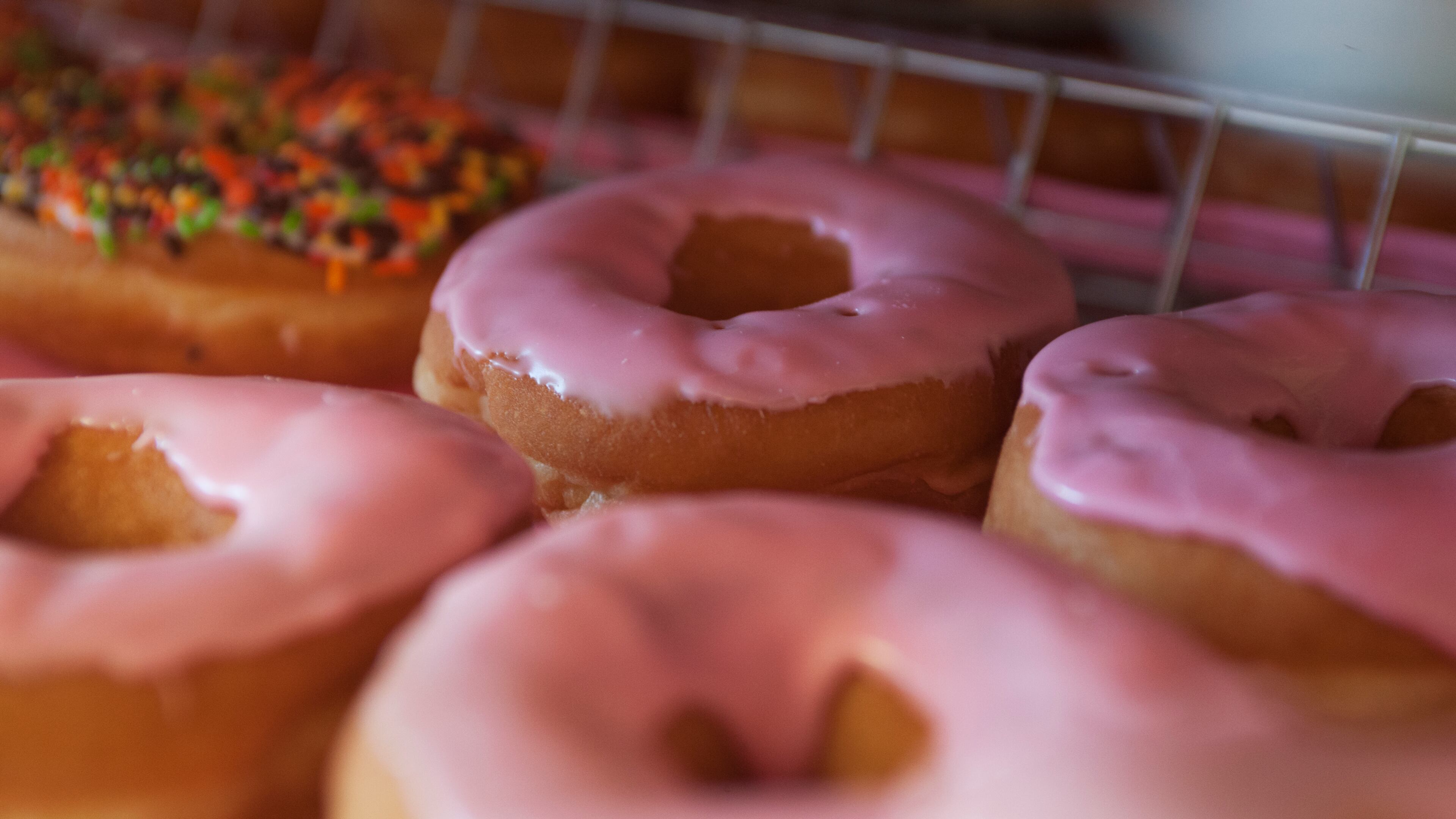 Renovation plans at a Shell gas station at the corner of Ohio 4 and Crescentville Road in Fairfield include a new Dunkin’ Donuts. STAFF FILE