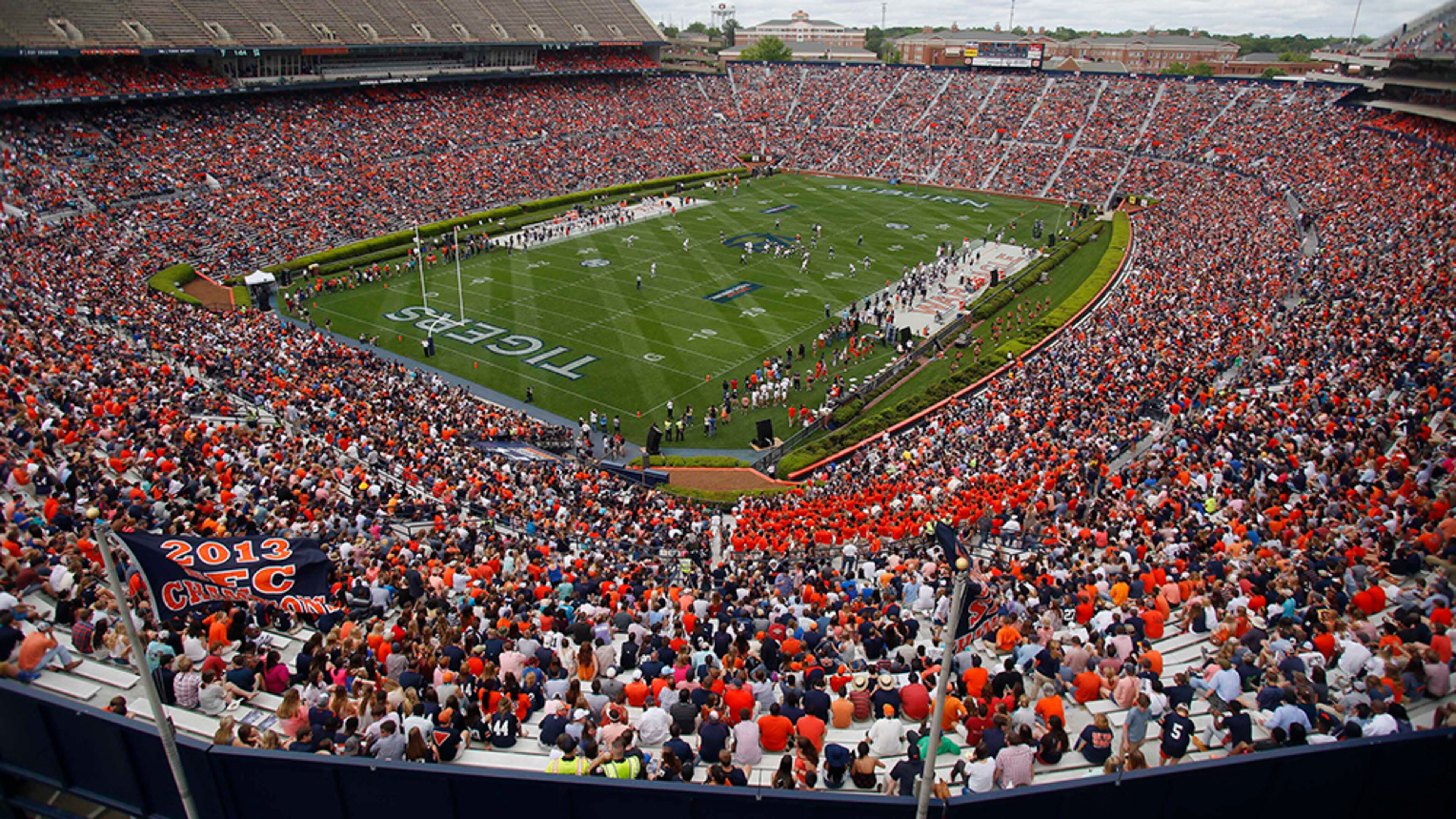 Auburn played their NCAA college football spring game in front of 62,000 fans on Saturday, April 18, 2015 in Auburn, Ala. (Todd J. Van Emst/Opelika-Auburn News via AP) MANDATORY CREDIT