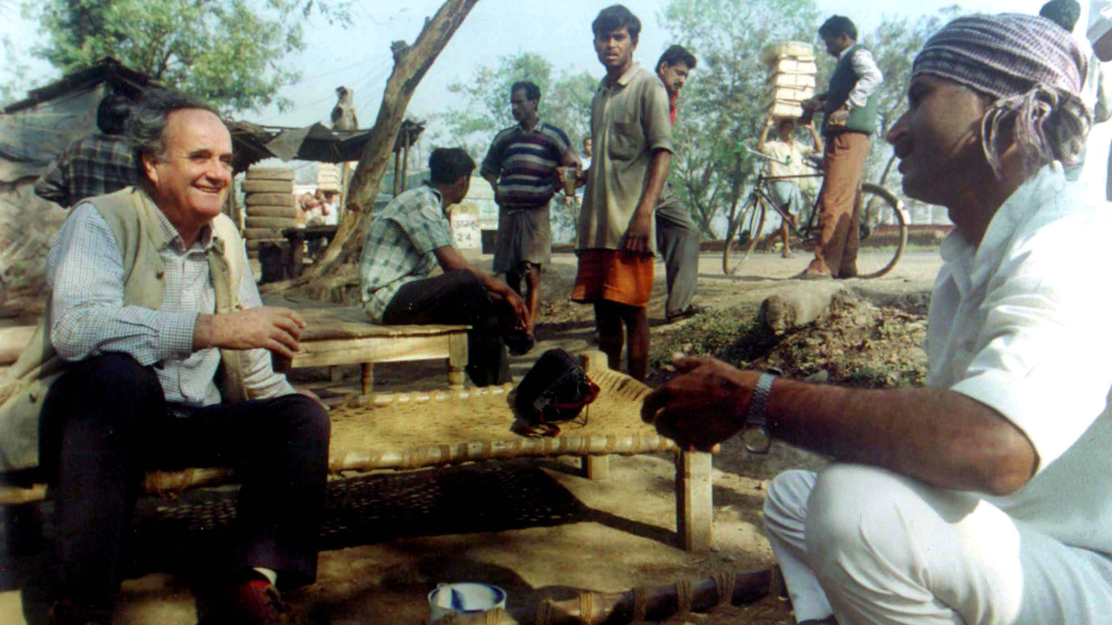 FILE - Former BBC journalist in India Mark Tully, left, chats with a truck-driver at a highway teashop in Dankuni, 20 kilometers (13 miles) northwest of Calcutta, India, Monday, Feb. 18, 2002. (AP Photo/Nilayan Dutta,File)