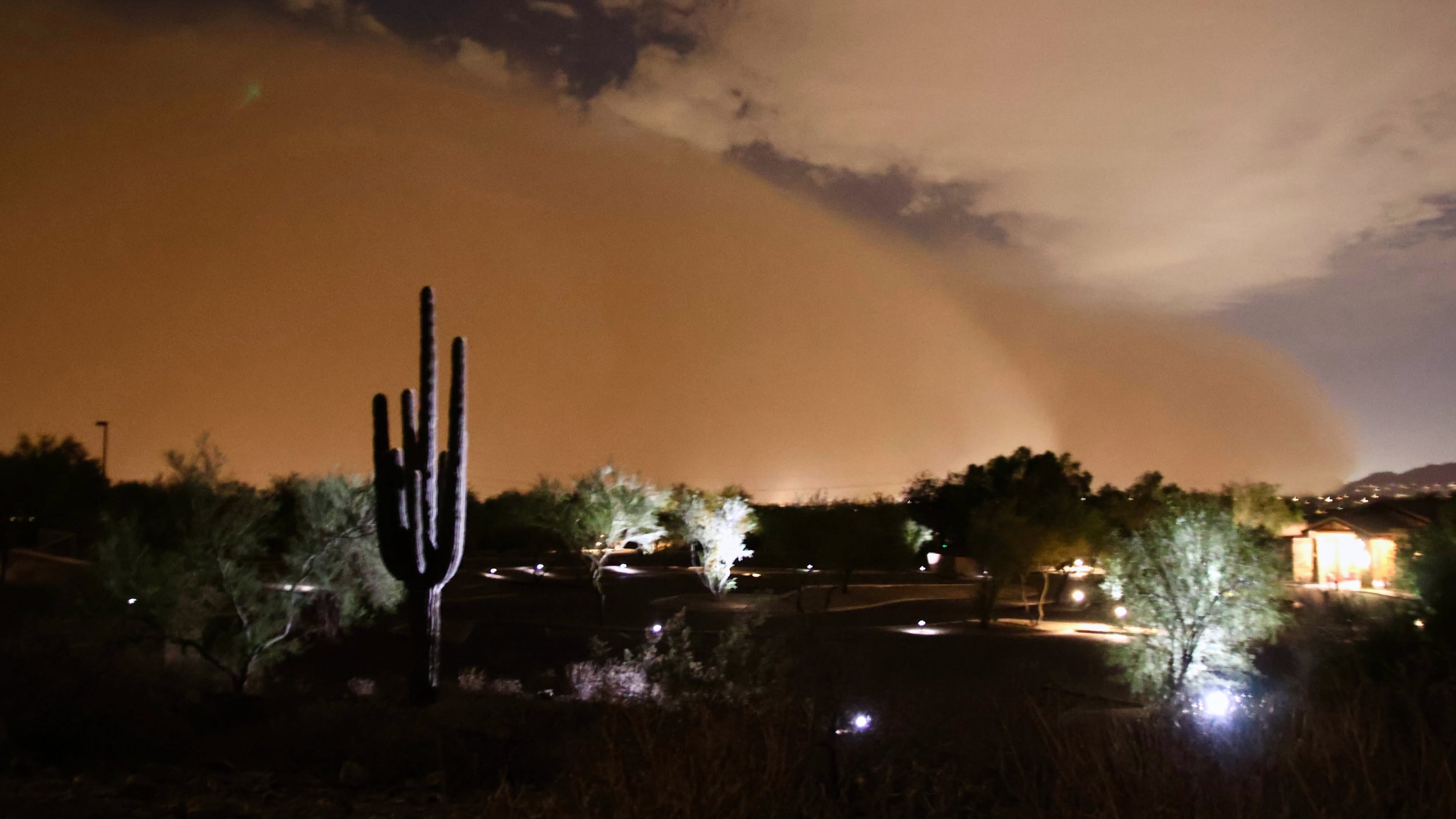 This photo provided by Sean Voysey Olson shows a large haboob dust storm Monday, Aug. 3, 2026, in Scottsdale, Ariz. (Sean Voysey Olson via AP)