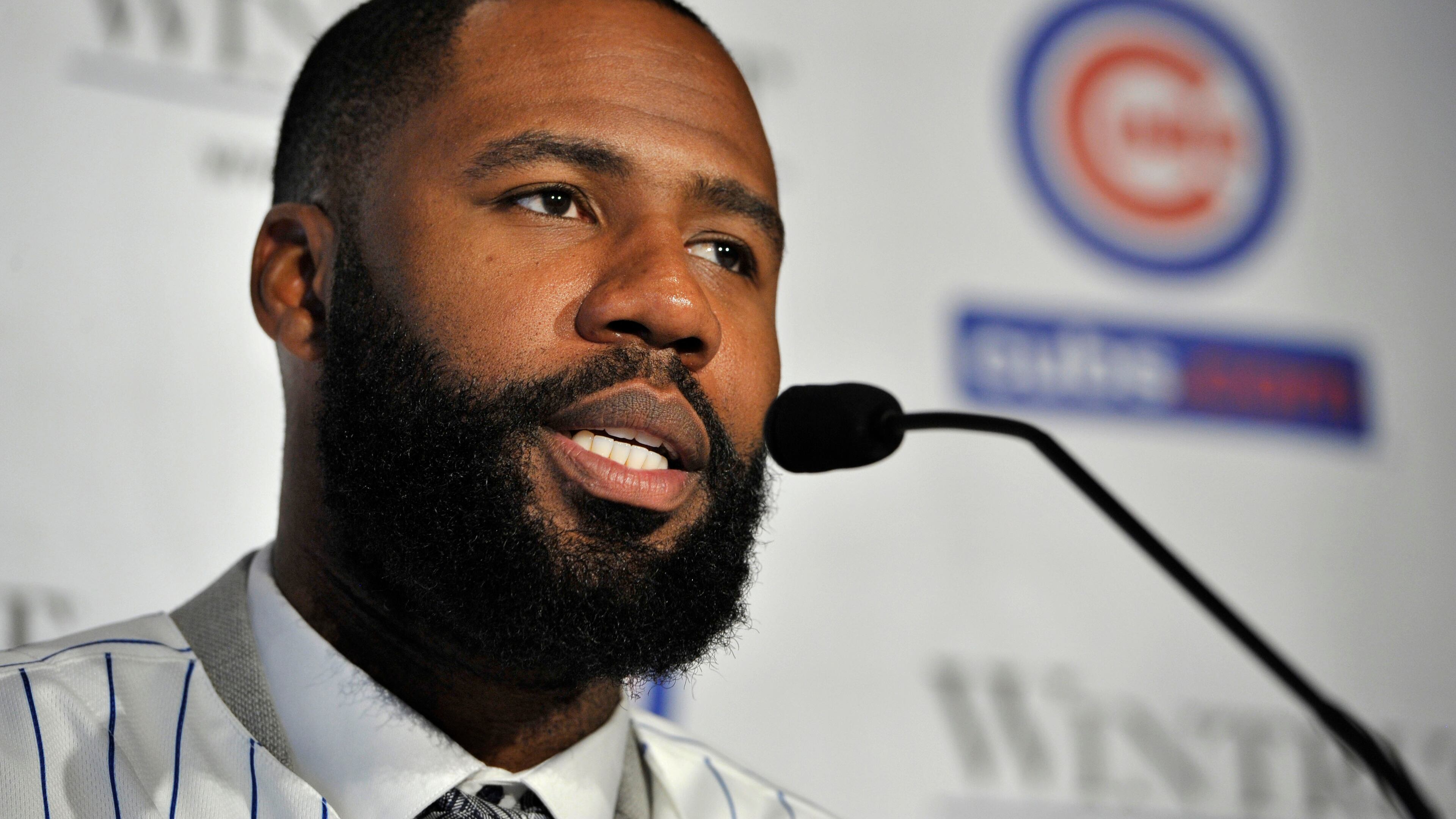 Newly acquired outfielder Jason Heyward speaks to the media during a news conference,Tuesday, Dec. 15, 2015, in Chicago. The Chicago Cubs finalized their $184 million, eight-year contract with free agent outfielder Jason Heyward on Tuesday, adding a three-time Gold Glove winner in their continuing makeover to build a World Series contender. (AP Photo/Paul Beaty)