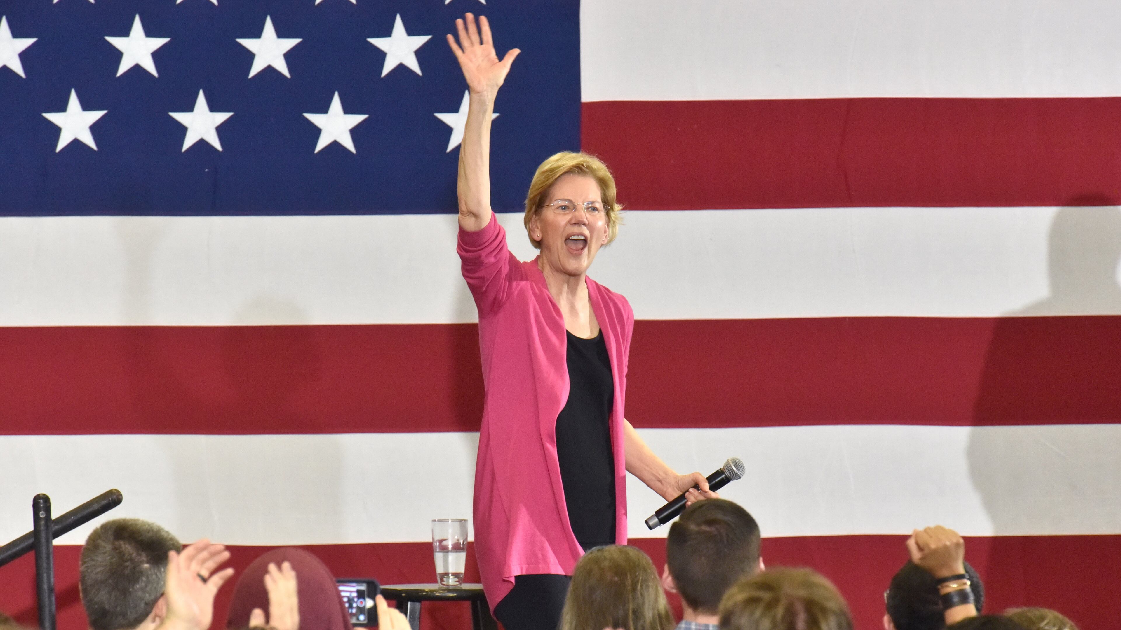 Democratic presidential candidate Elizabeth Warren waves to supporters during an "organizing event" at Central Gwinnett High School on Saturday, February 16, 2019, to rally supporters behind her bid for the White House. (Photo: HYOSUB SHIN / HSHIN@AJC.COM)
