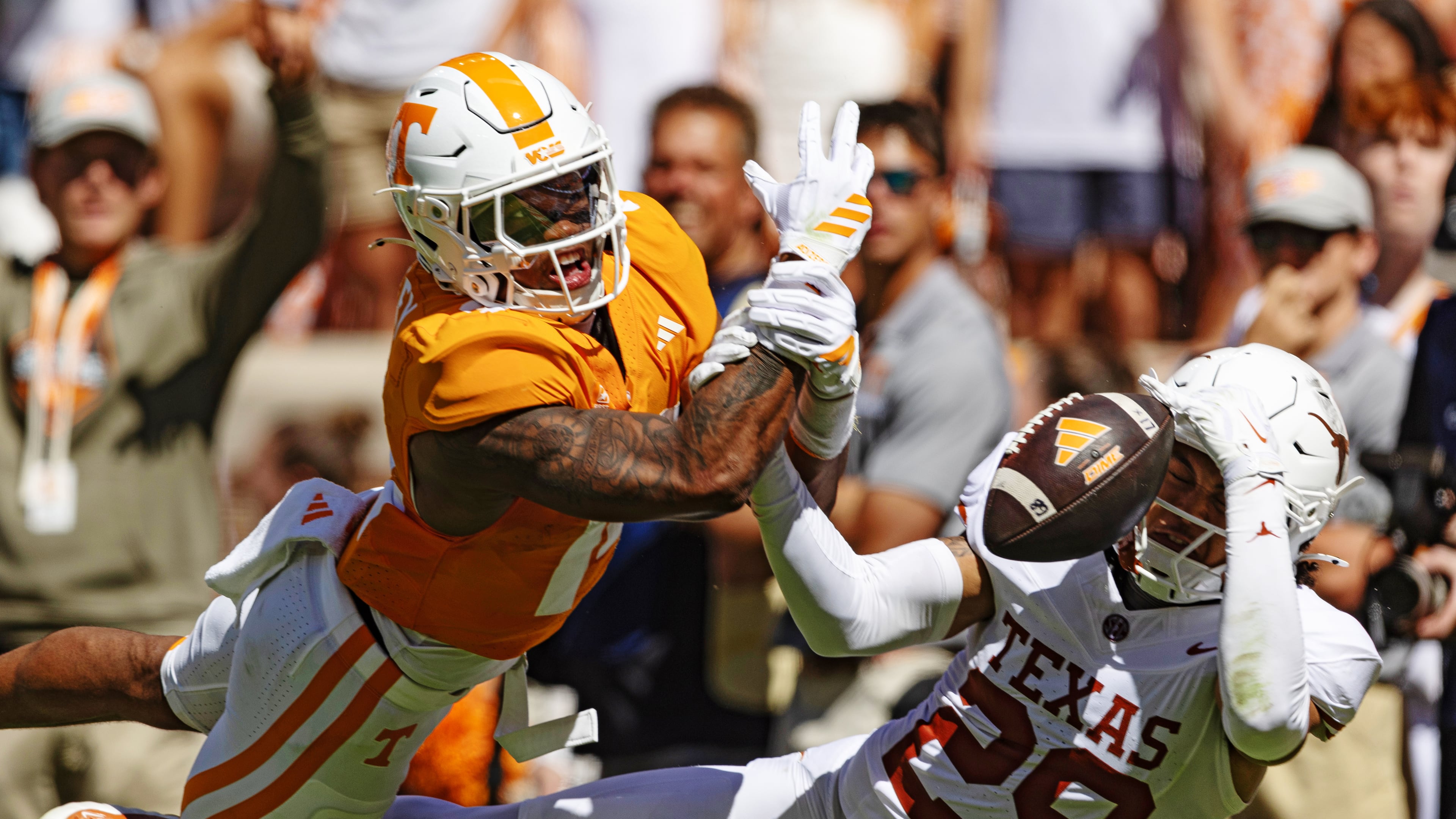 Texas defensive back Graceson Littleton (29) breaks up a pass intended for Tennessee tight end Ethan Davis (0) during the first half of an NCAA college football game, Saturday, Sept. 26, 2026, in Knoxville, Tenn. (AP Photo/Wade Payne)