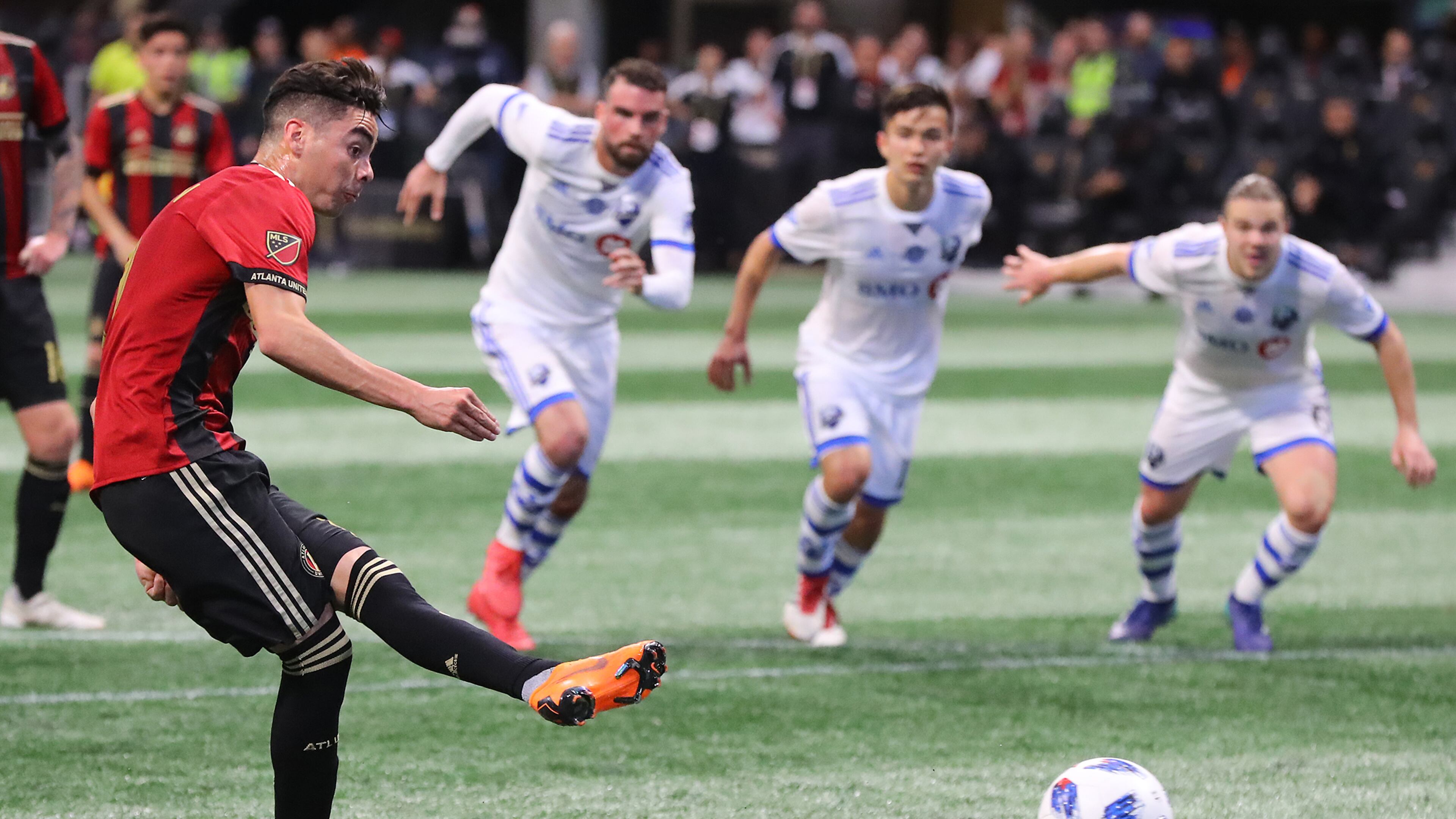 Atlanta United midfielder Miguel Almiron scores on a penalty kick to tie the game 1-1 against Montreal Impact during the second half in a MLS soccer game on Saturday, April 28, 2018, in Atlanta. Curtis Compton/ccompton@ajc.com