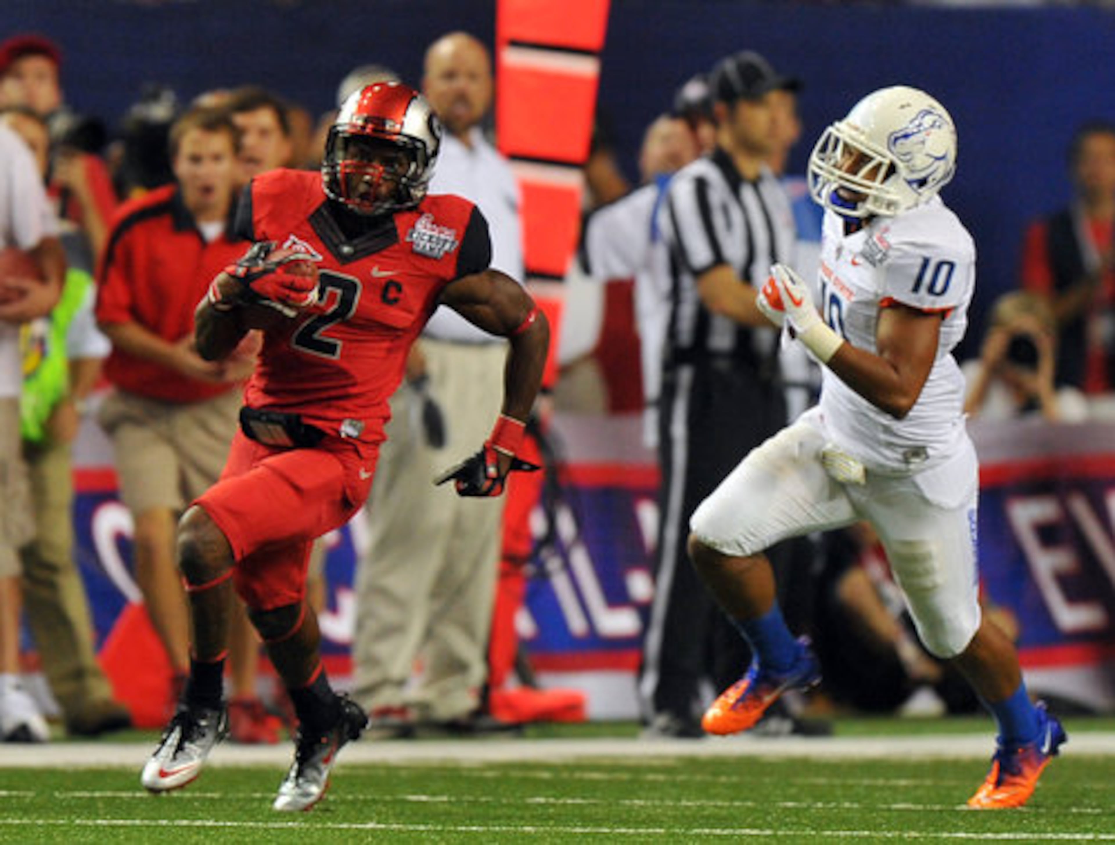 Georgia cornerback Brandon Boykin - playing on offense - runs 80 yards for the first touchdown of the game in the first quarter as the Bulldogs take on Boise State in the Georgia Dome.