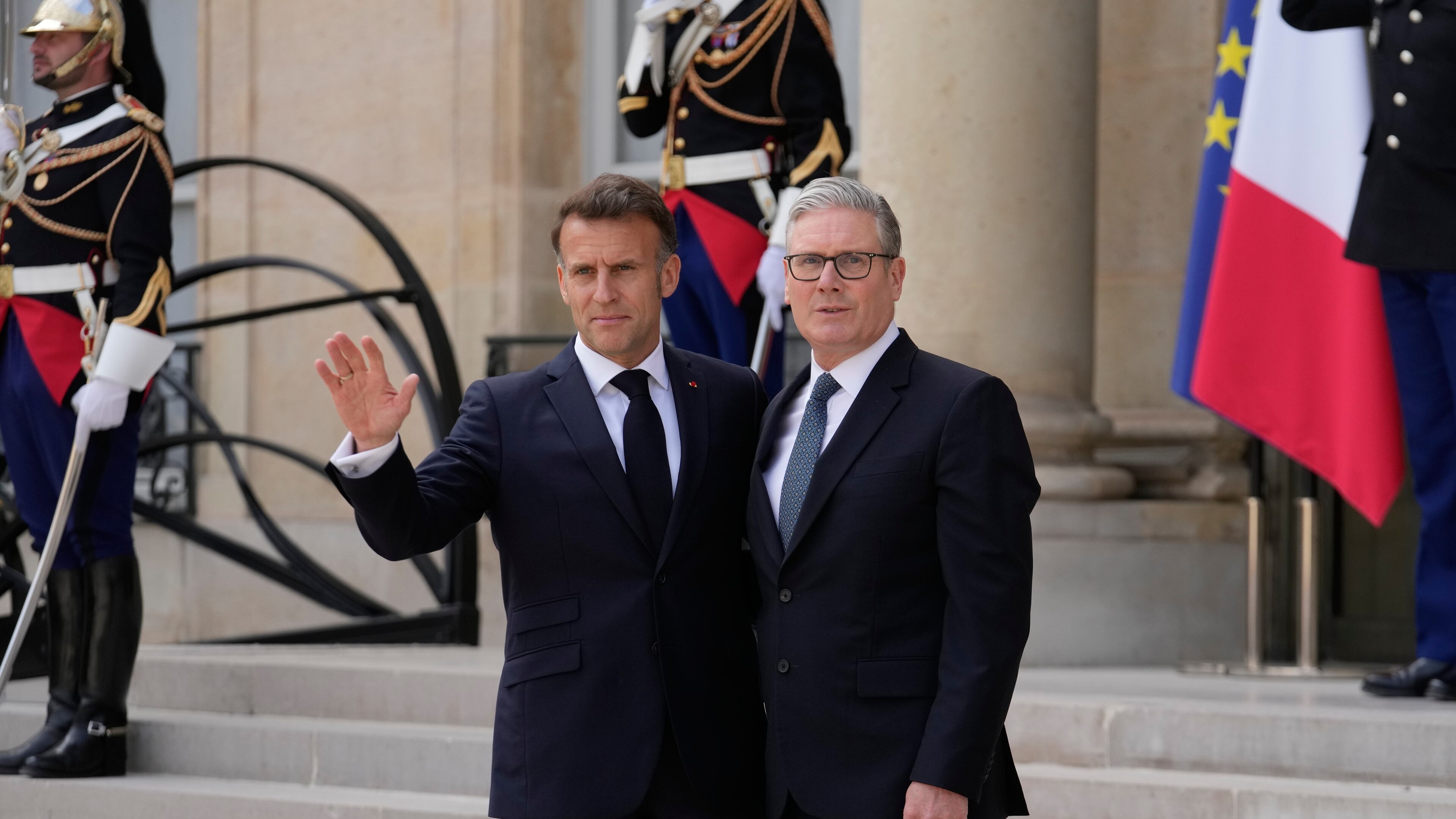 France's President Emmanuel Macron, left, welcomes British Prime Minister Keir Starmer prior to an international summit to push forward efforts to reopen the Strait of Hormuz, at the Elysee Palace, in Paris, France, Friday, April 17, 2026. (AP Photo/Michel Euler)