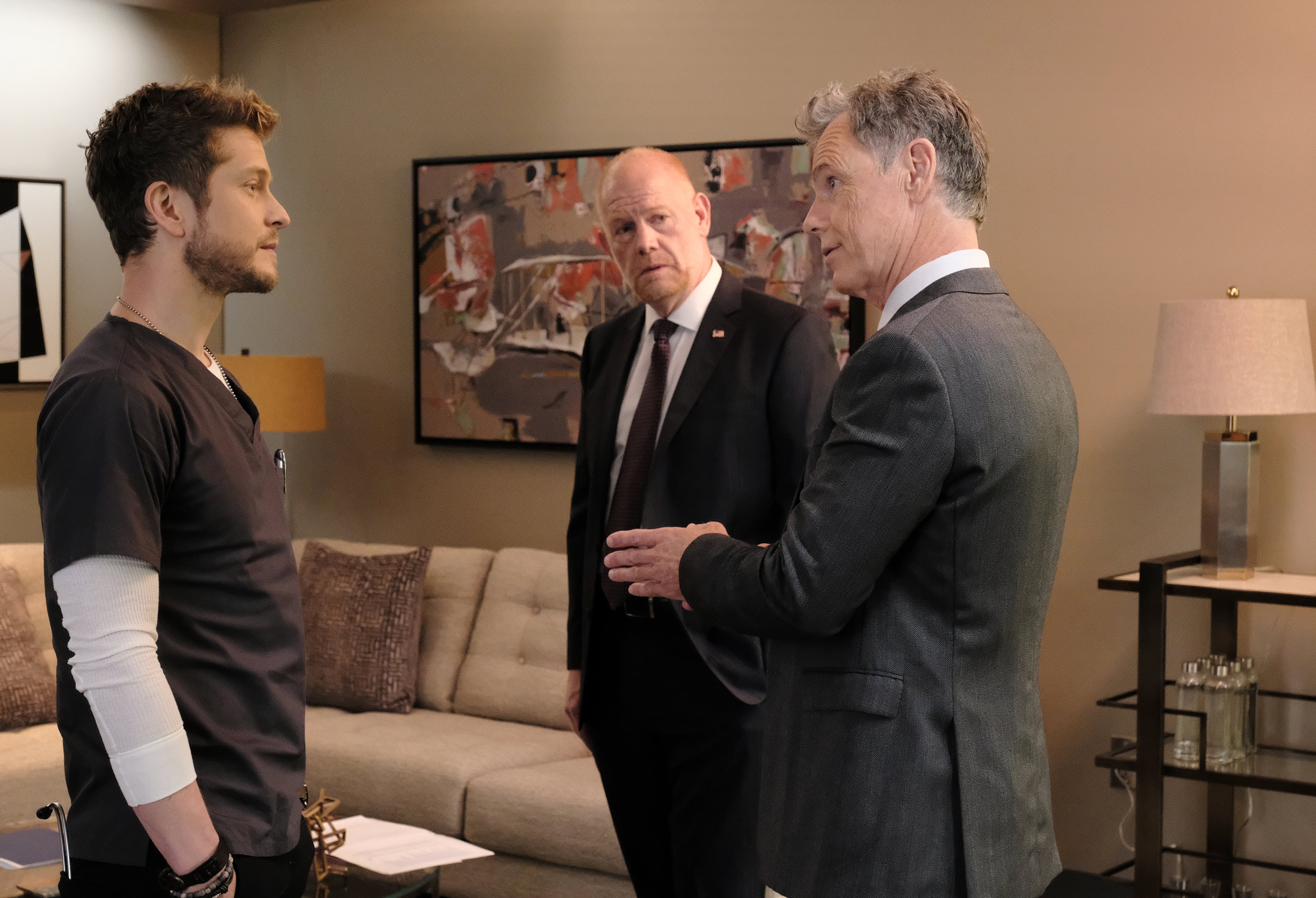 THE RESIDENT: L-R: Matt Czuchry, guest star Glenn Morshower and Bruce Greenwood in the "The Prince & The Pauper" episode of THE RESIDENT airing Monday, Oct. 1 (8:00-9:00 PM ET/PT) on FOX. ©2018 Fox Broadcasting Co. Cr: Guy D'Alema/FOX