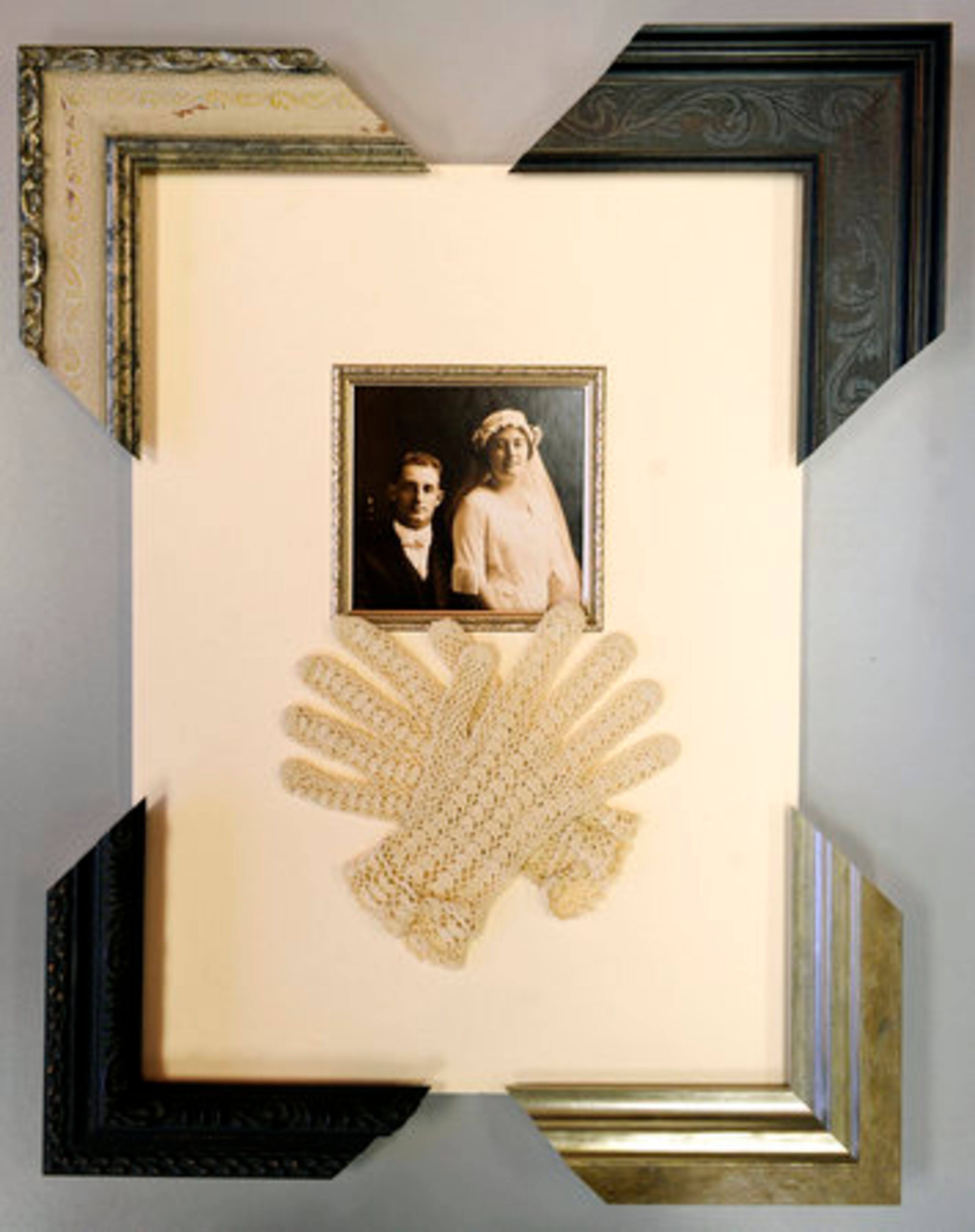 Think of your style. Do you like simple or ornate? Traditional or modern? For family photos, consider using a traditional frame for a timeless look.
