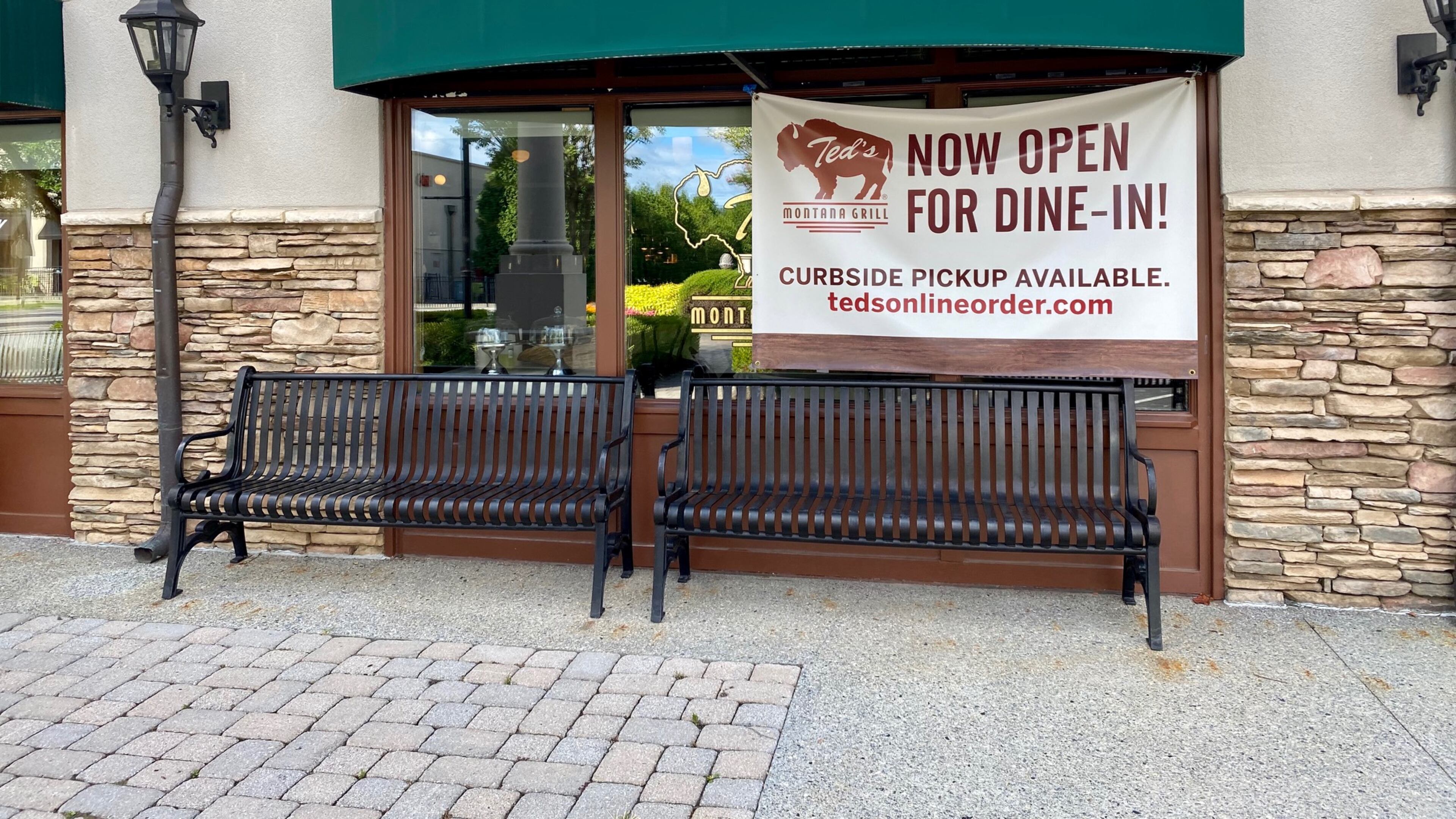 Peachtree Corners has modified its temporary sign permit ordinance to make it easier for retailers, restaurants and other businesses to let the public know they are open for business. (Karen Huppertz for the AJC)