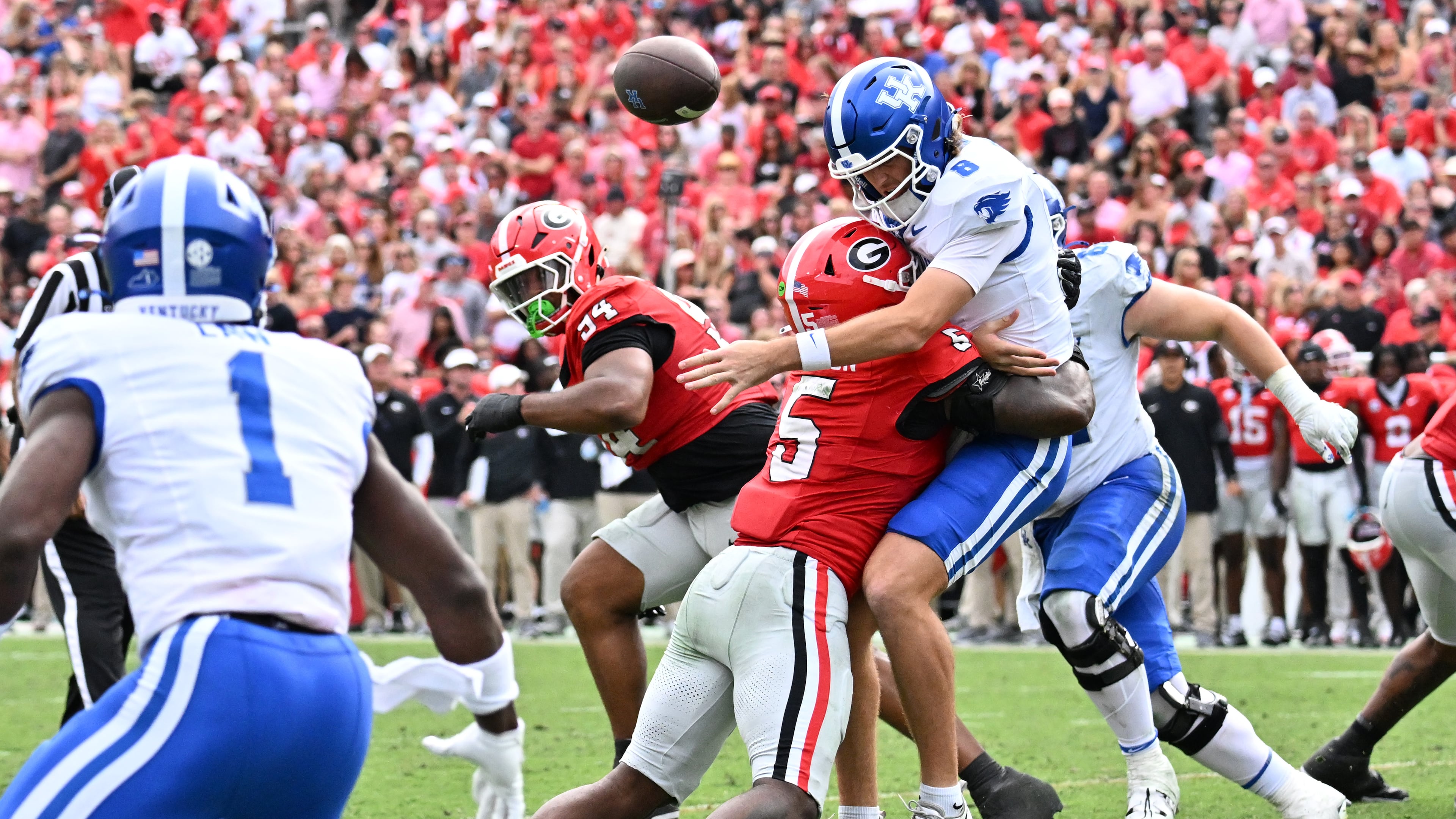 Kentucky is limited offensively, but Georgia's defense finally played up to the high standard that Kirby Smart has set on Saturday in a 35-14 win over the Wildcats. (Hyosub Shin/AJC)