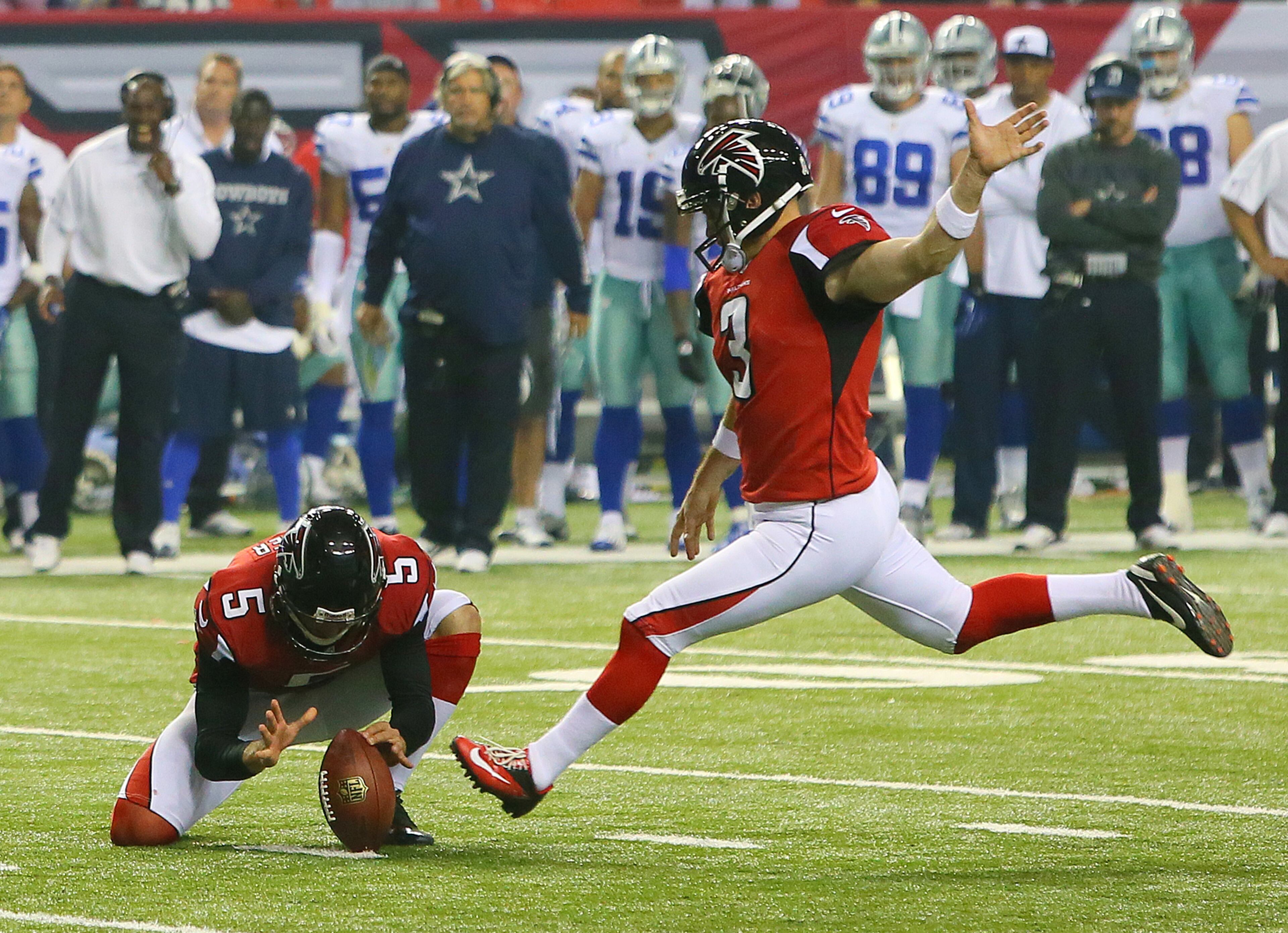 110412 ATLANTA: Falcons kicker Matt Bryant, who missed two field goal attempts and made four, hits his final attempt for a 19-13 victory over the Cowboys during fourth quarter action at the Georgia Dome in Atlanta on Sunday, Nov. 4, 2012. CURTIS COMPTON / CCOMPTON@AJC.COfoura