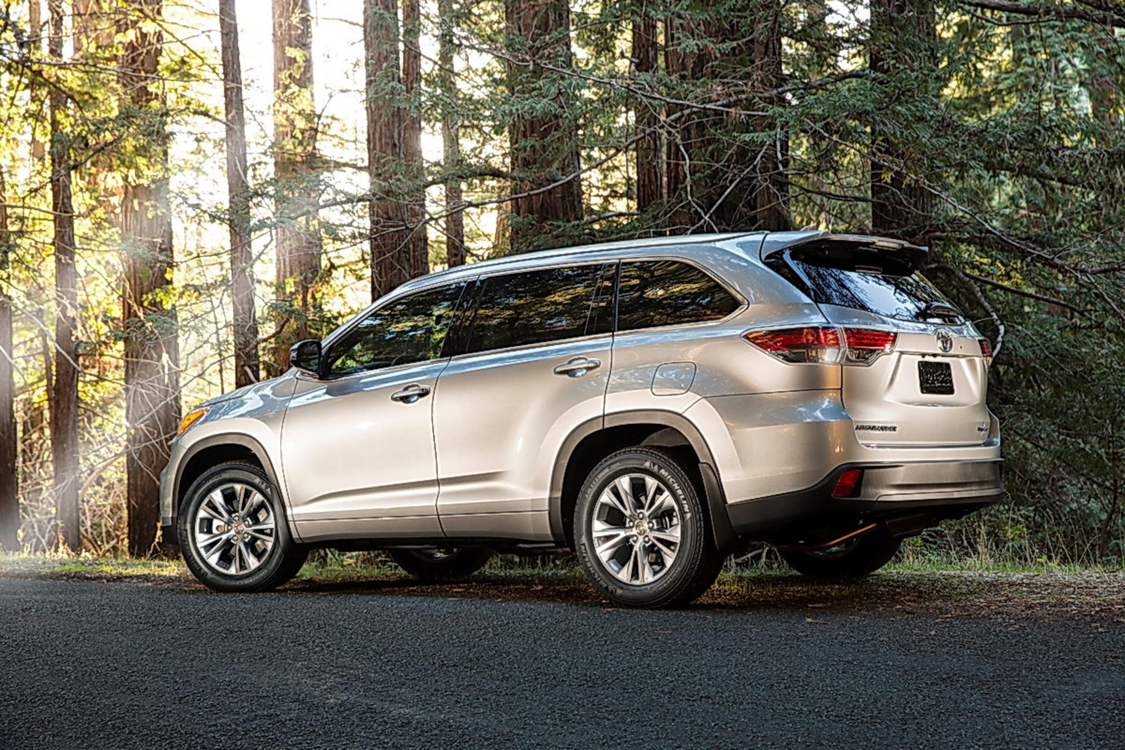 Midsized SUVs: Toyota Highlander XLE (V6)