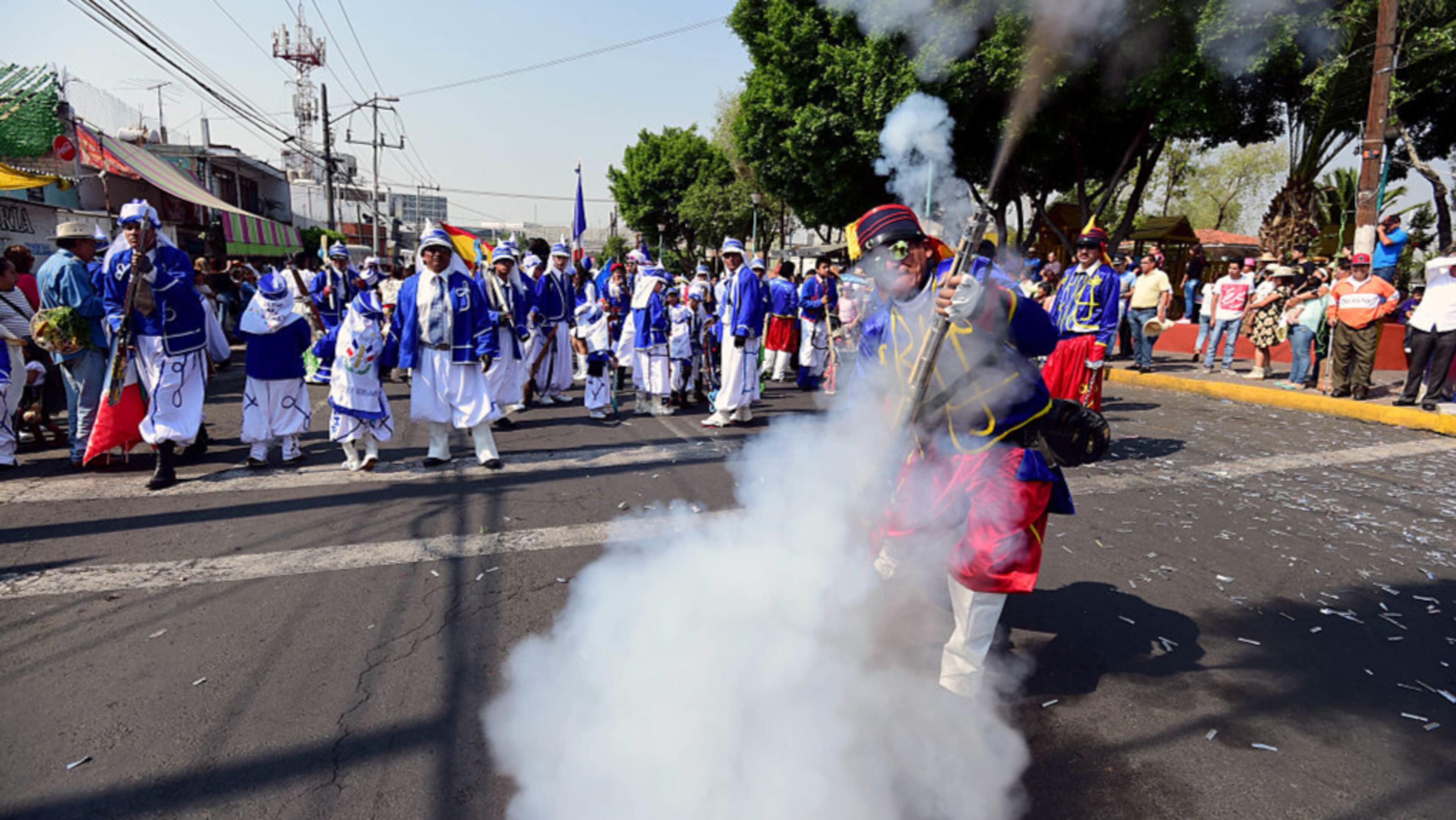 Artists take part in the reenactment of the Battle of Puebla
-Mexico's victory over France in 1862- during its anniversary
celebration at Penon de los Banos neighbourhood in Mexico City, on
May 5, 2016. Although in 1863 France finally took the Mexican
capital and installed a five-year regime led by Emperor
Maximilian, the Battle of Puebla's importance lies in that it
strengthened the Mexican spirit after it prevented Napoleon III
from conquering the country in a first attempt. / AFP / ALFREDO
ESTRELLA (Photo credit should read ALFREDO ESTRELLA/AFP/Getty
Images)