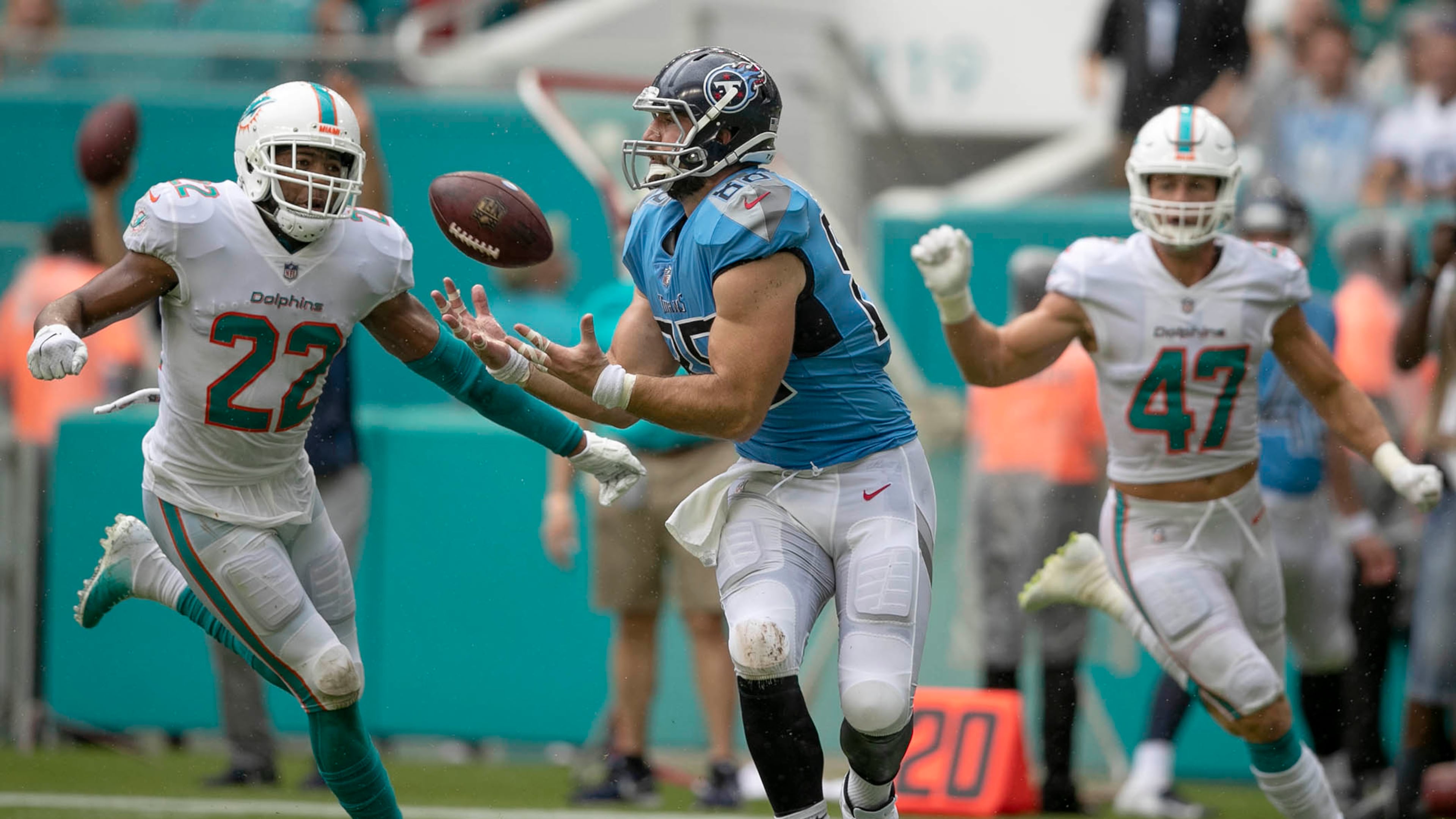 Tennessee Titans tight end Luke Stocker (88) catches a pass between Miami Dolphins defensive back T.J. McDonald (22) and Miami Dolphins linebacker Kiko Alonso (47) at Hard Rock Stadium in Miami Gardens, Florida on September 9, 2018. (Allen Eyestone / The Palm Beach Post)